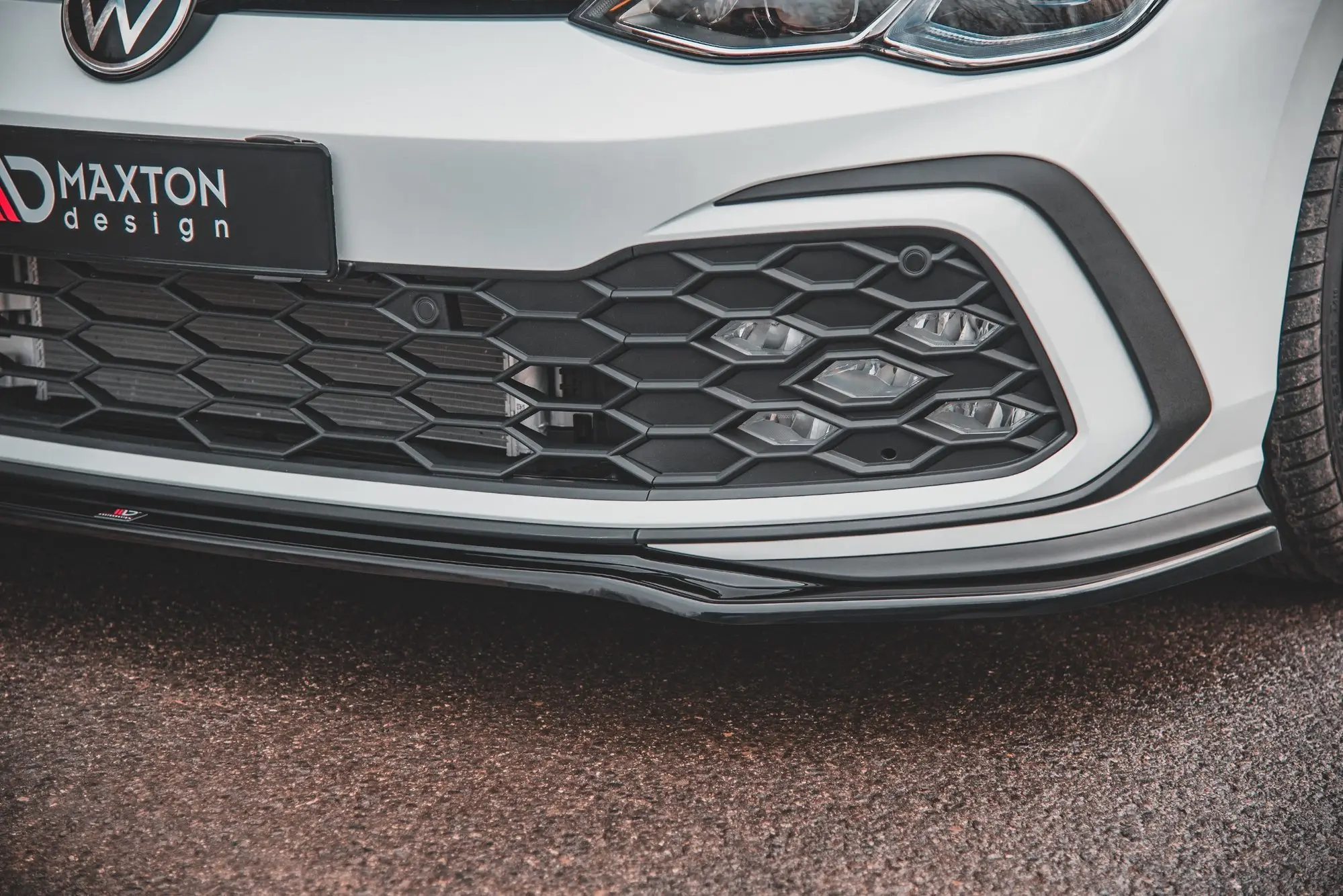 Frontspoiler VW Golf VIII GTI / R-Line 2020-> | V.4 Glossy Black Edition – bilde 2