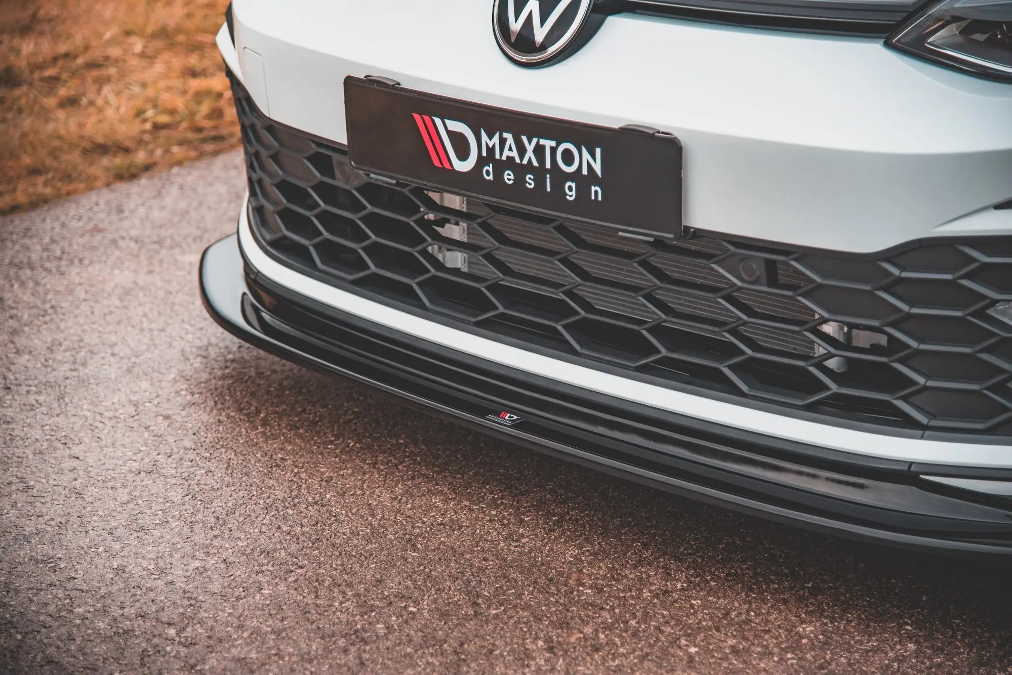 Frontspoiler VW Golf VIII GTI / R-Line 2020-> | V.5 Glossy Black Edition
