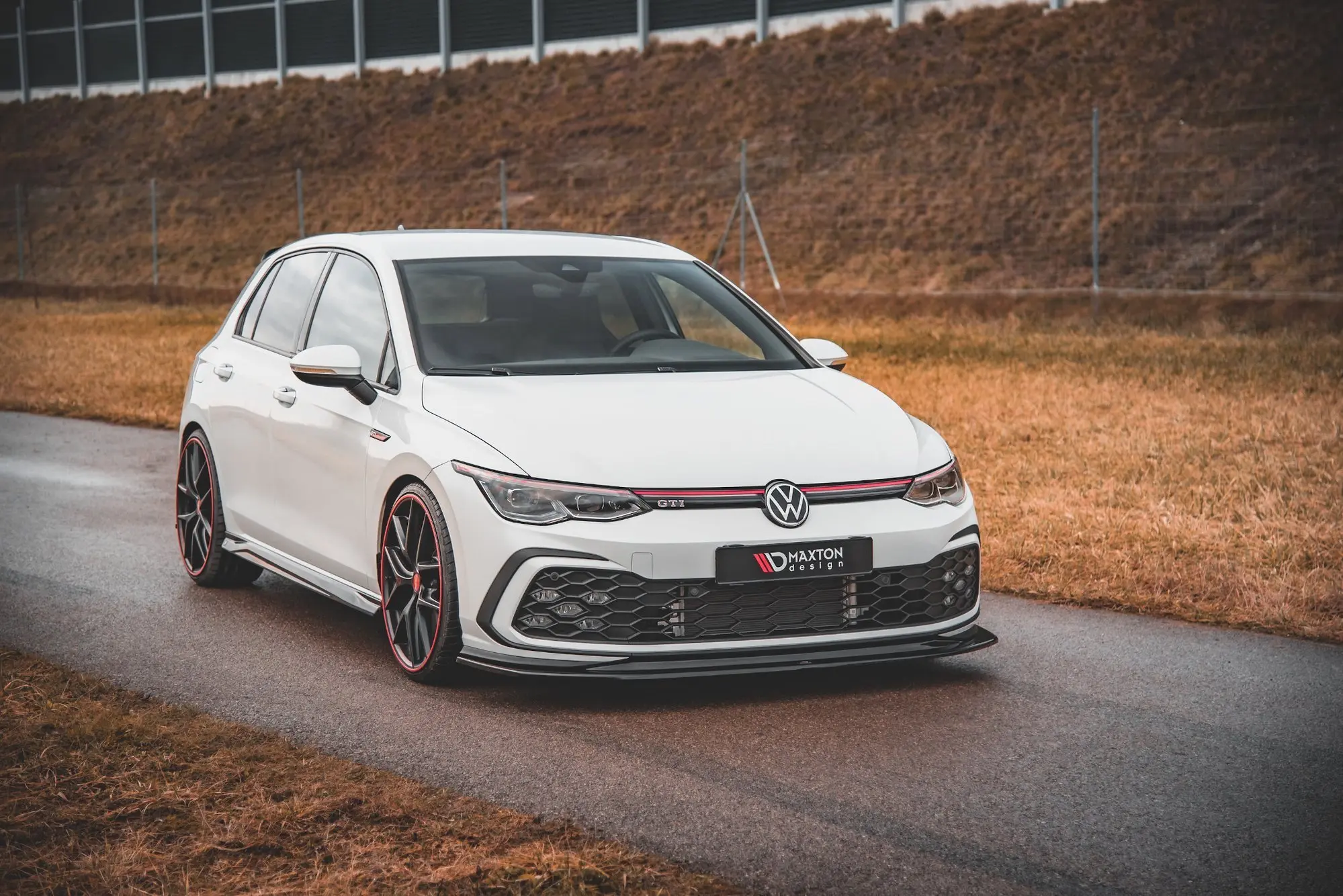 Frontspoiler VW Golf VIII GTI / R-Line 2020-> | V.5 Glossy Black Edition – bilde 4