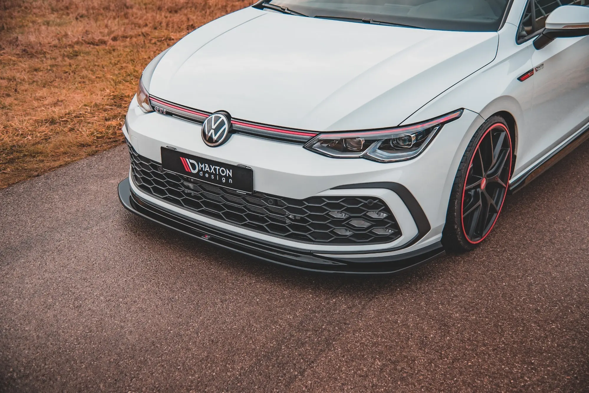 Frontspoiler VW Golf VIII GTI / R-Line 2020-> | V.5 Glossy Black Edition – bilde 5