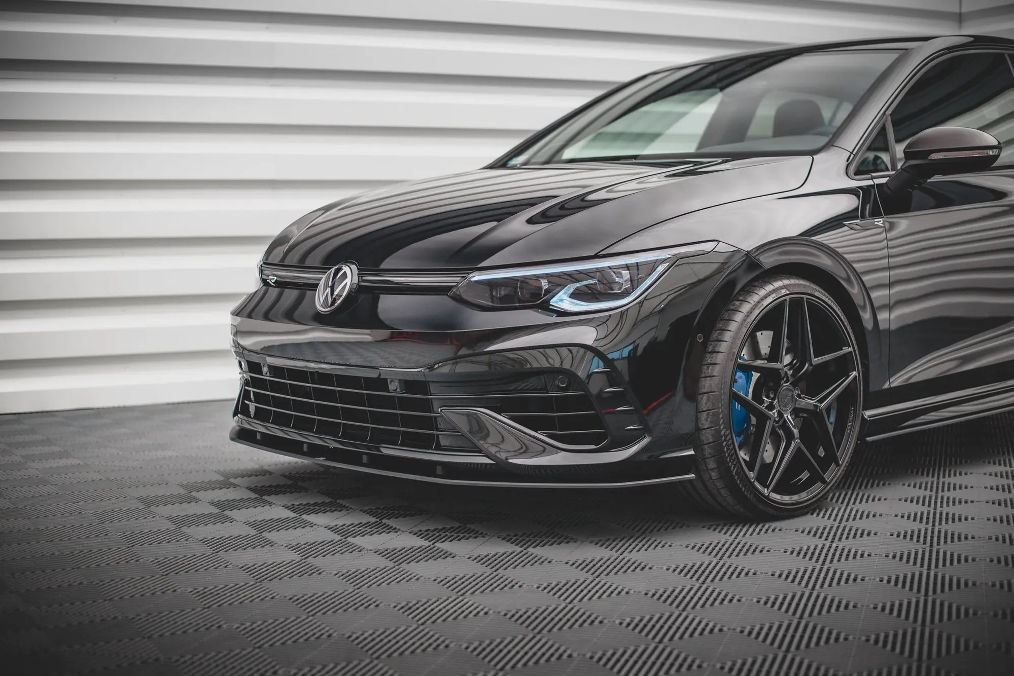 Frontspoiler VW Golf VIII R 2020-> | Street Pro Black Edition – bilde 3