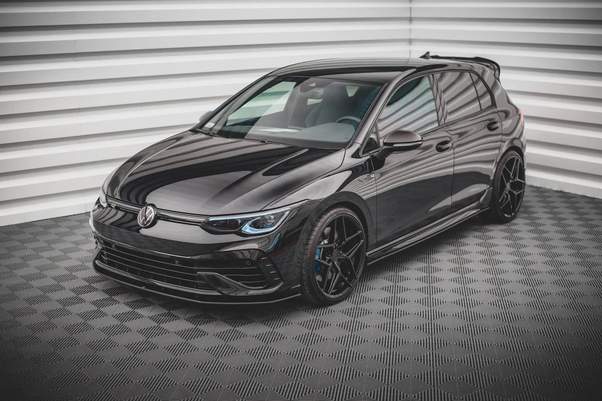 Frontspoiler VW Golf VIII R 2020-> | Street Pro Black Edition – bilde 4