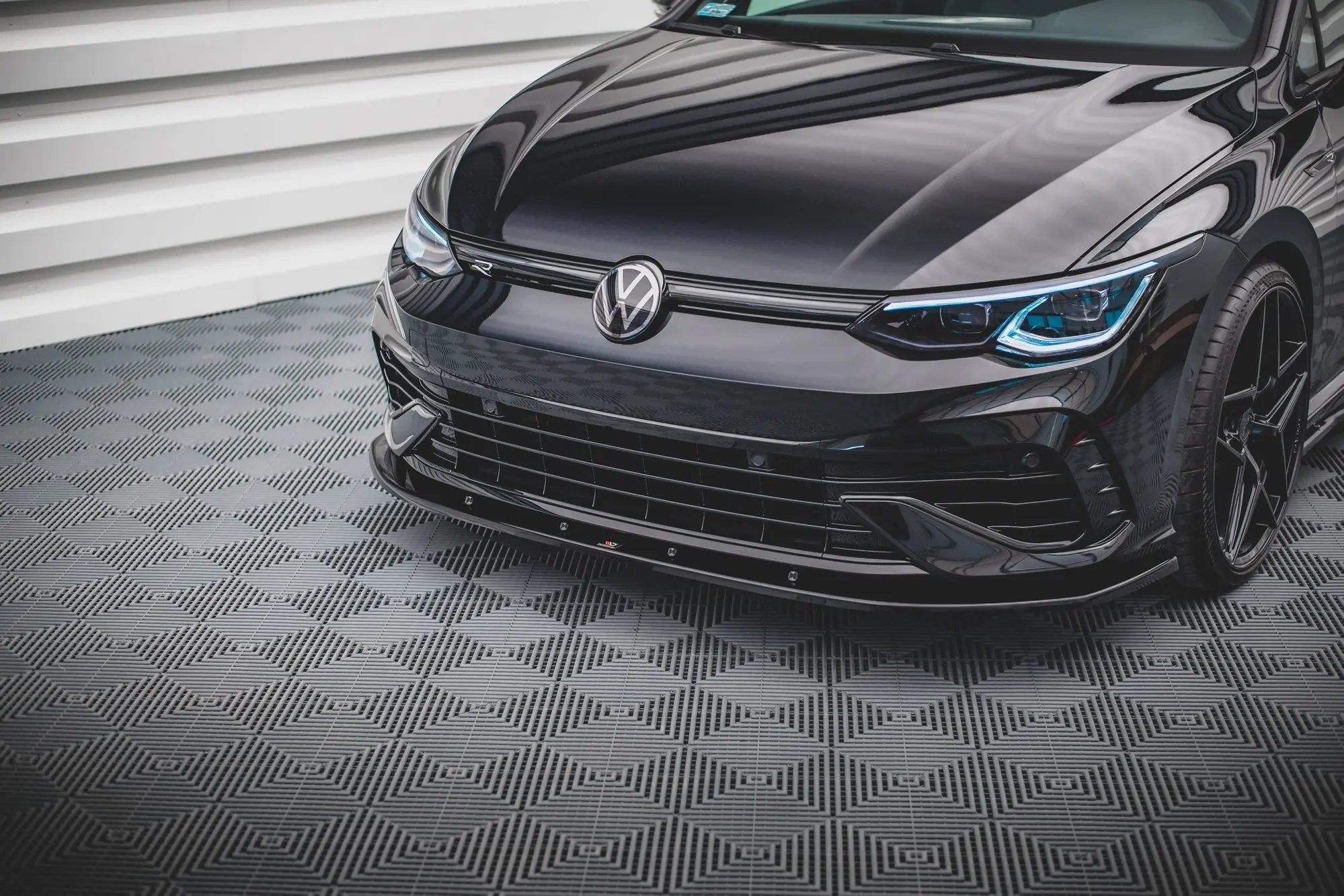 Frontspoiler VW Golf VIII R 2020-> | V.1 Glossy Black Edition – bilde 4