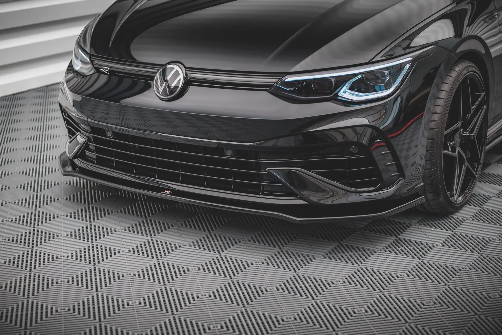 Frontspoiler VW Golf VIII R 2020-> | V.3 Glossy Black Edition