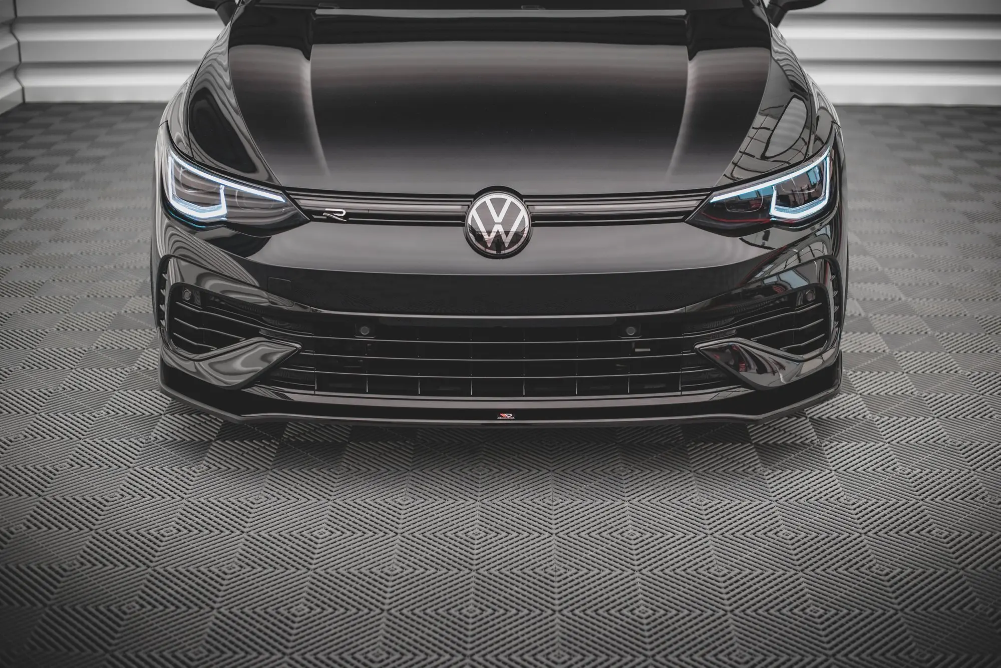 Frontspoiler VW Golf VIII R 2020-> | V.3 Glossy Black Edition – bilde 2