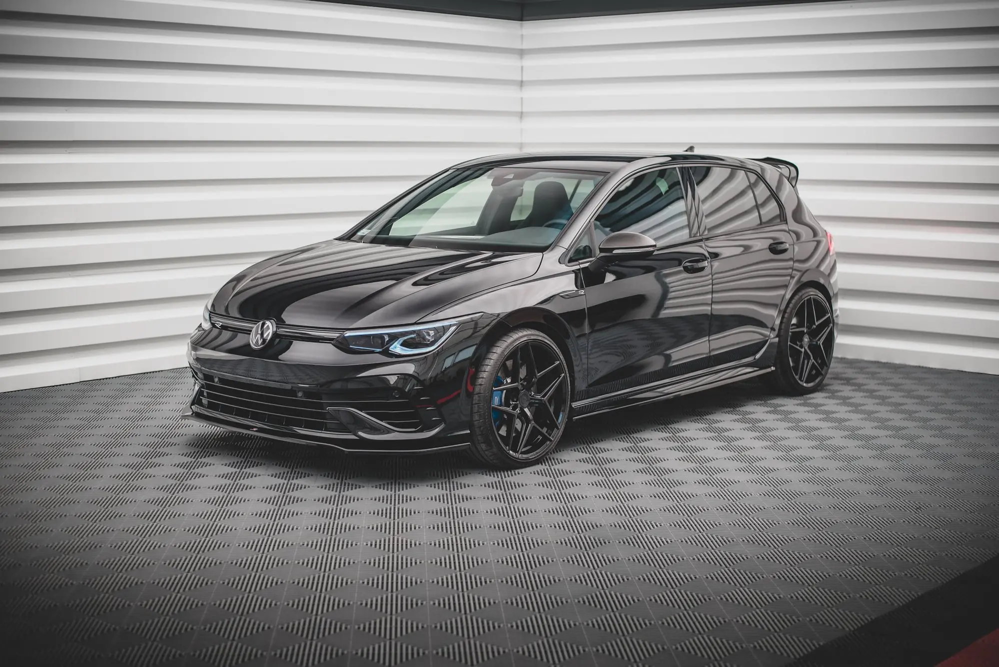 Frontspoiler VW Golf VIII R 2020-> | V.3 Glossy Black Edition – bilde 4