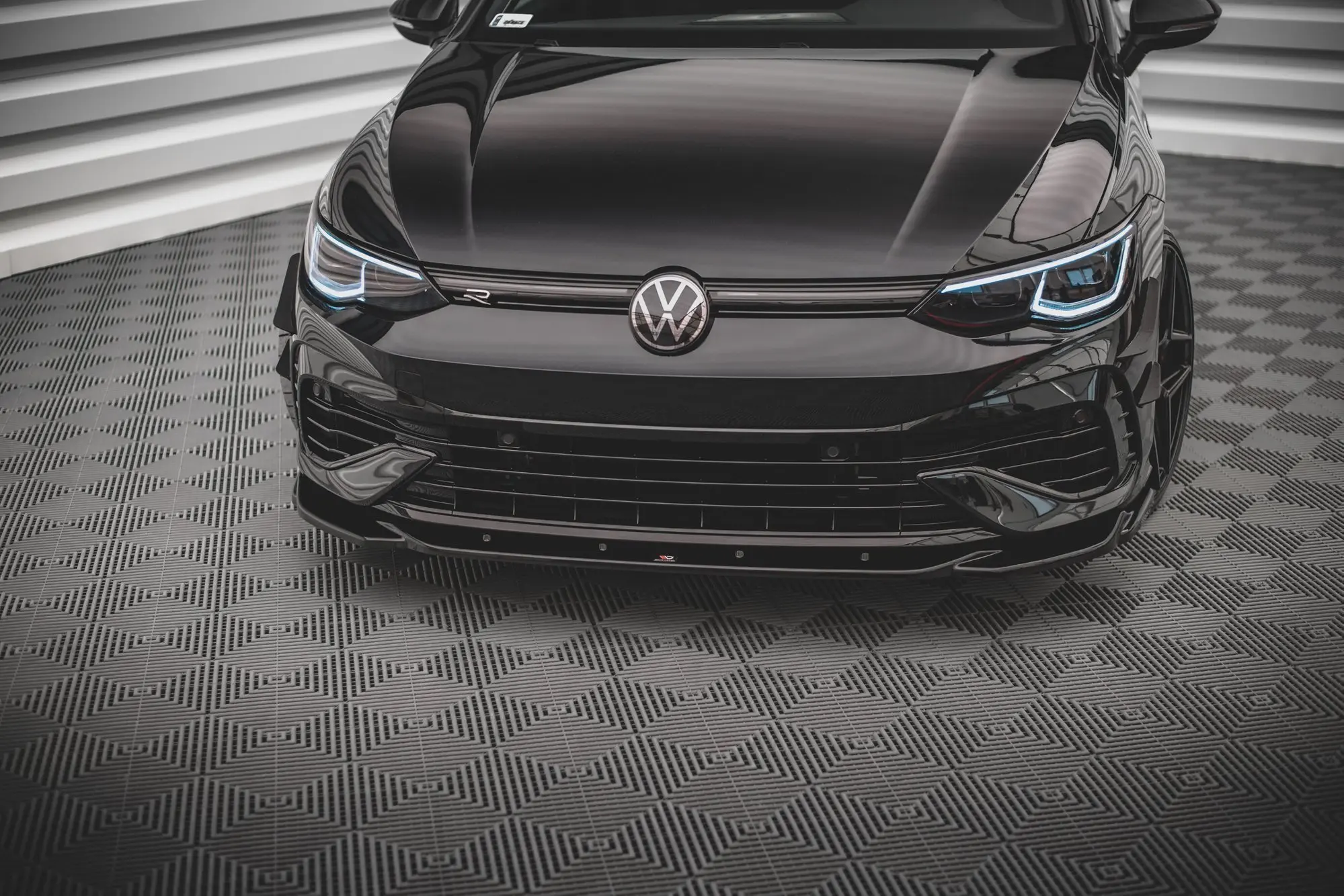 Frontspoiler VW Golf VIII R 2020-> | V.4 Glossy Black Edition – bilde 2