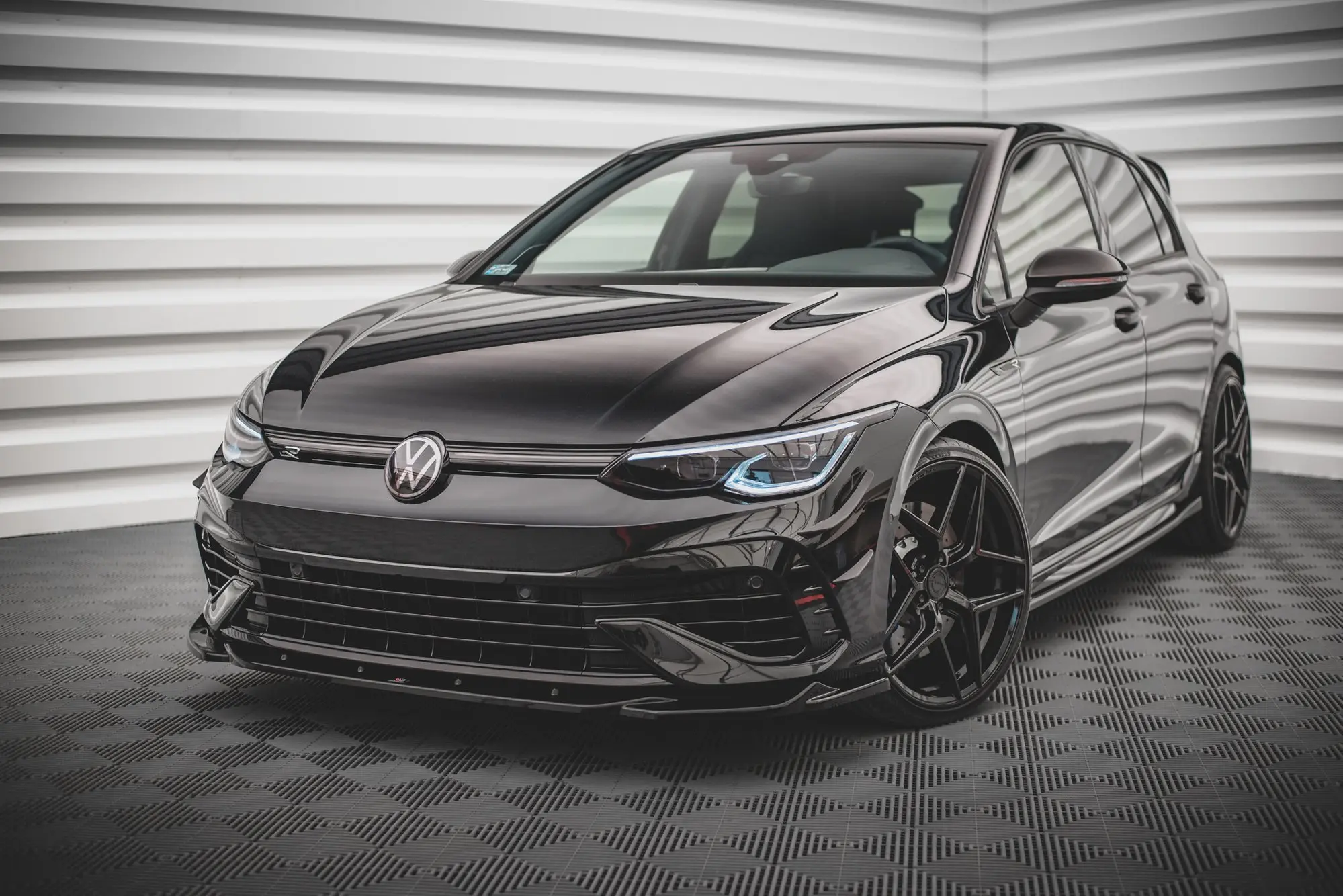 Frontspoiler VW Golf VIII R 2020-> | V.4 Glossy Black Edition – bilde 4