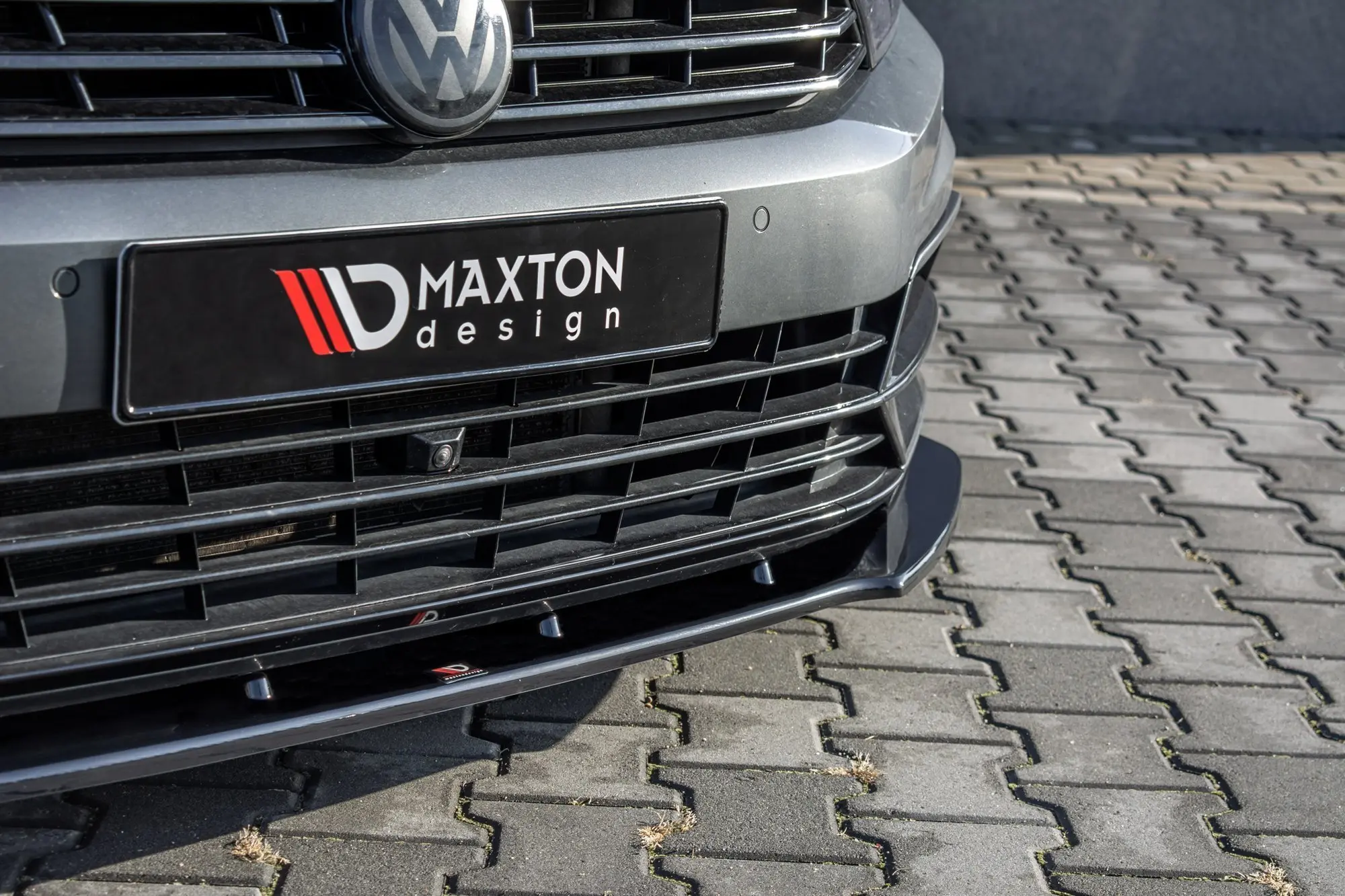 Frontspoiler VW Passat B8 R-Line 2015 - 2019 | V.1 Glossy Black Edition – bilde 2