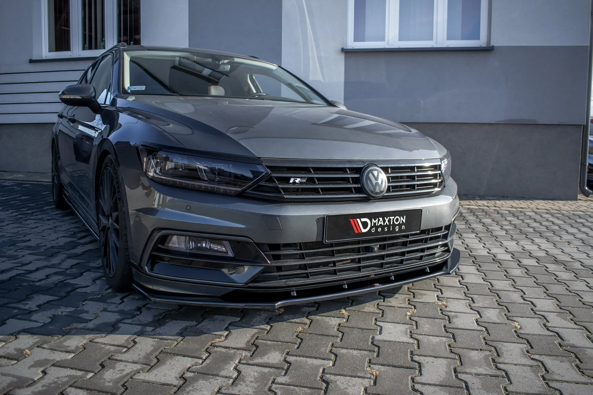 Frontspoiler VW Passat B8 R-Line 2015 - 2019 | V.1 Glossy Black Edition – bilde 5