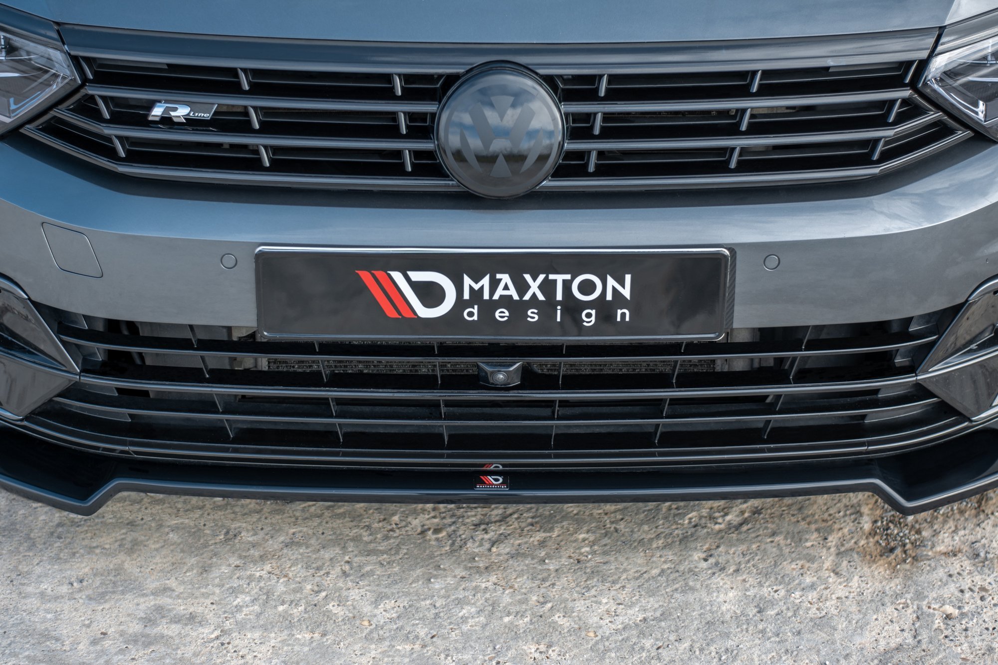 Frontspoiler VW Passat B8 R-Line 2015 - 2019 | V.2 Glossy Black Edition