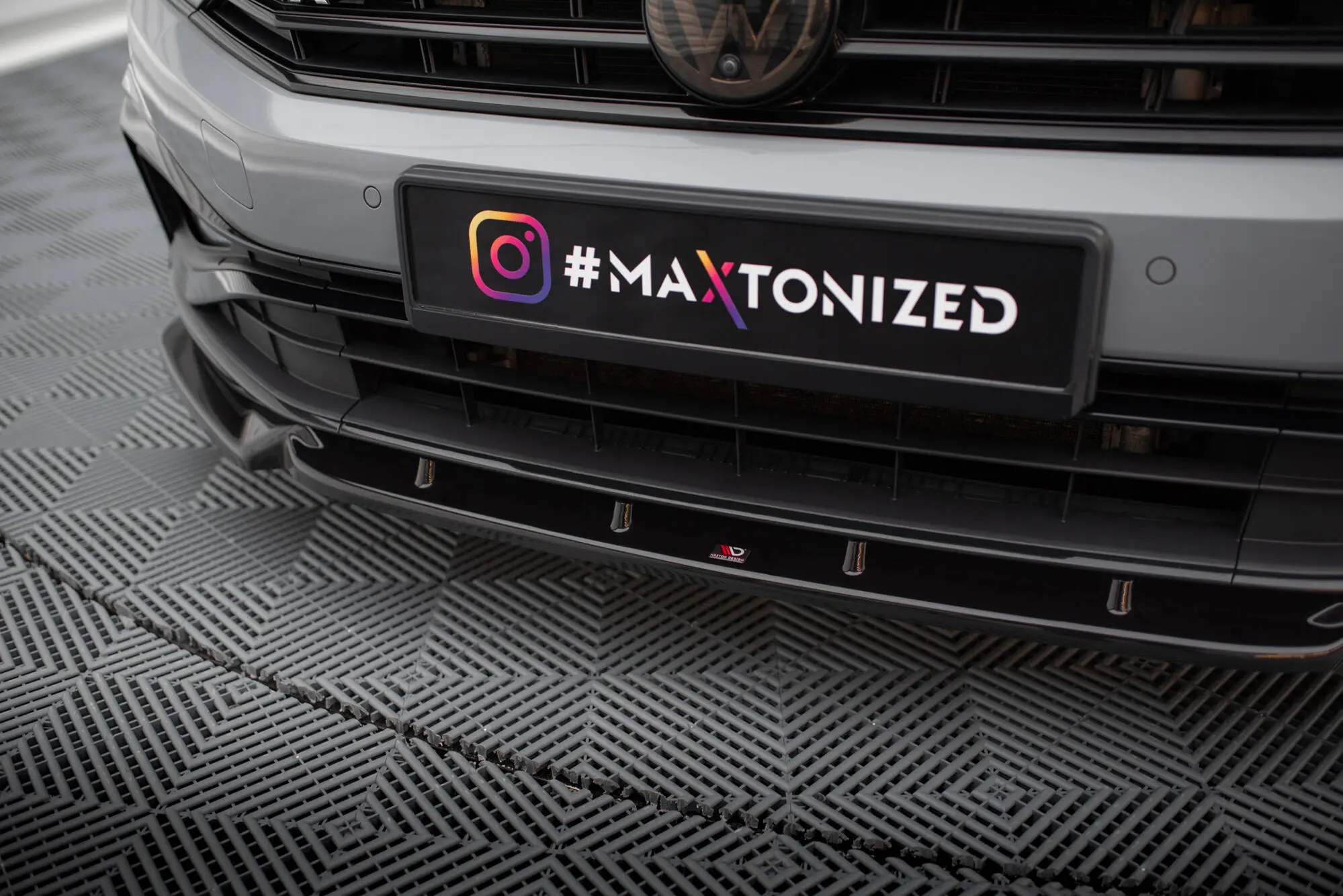 Frontspoiler VW Passat B8 R-Line facelift 2019 - 2023 | V.1 Glossy Black Edition