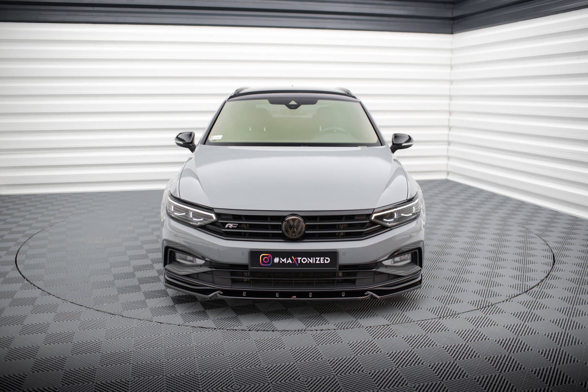 Frontspoiler VW Passat B8 R-Line facelift 2019 - 2023 | V.1 Glossy Black Edition – bilde 3