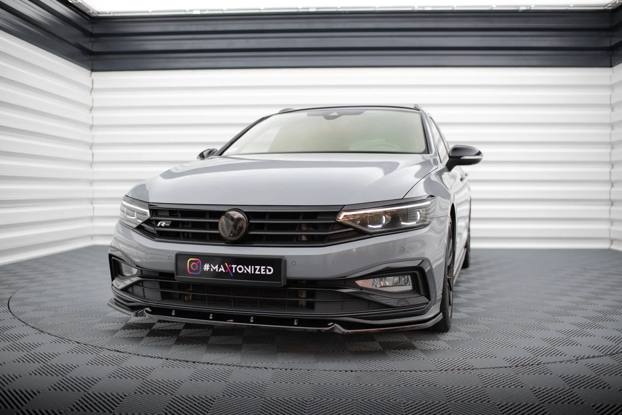 Frontspoiler VW Passat B8 R-Line facelift 2019 - 2023 | V.1 Glossy Black Edition – bilde 4