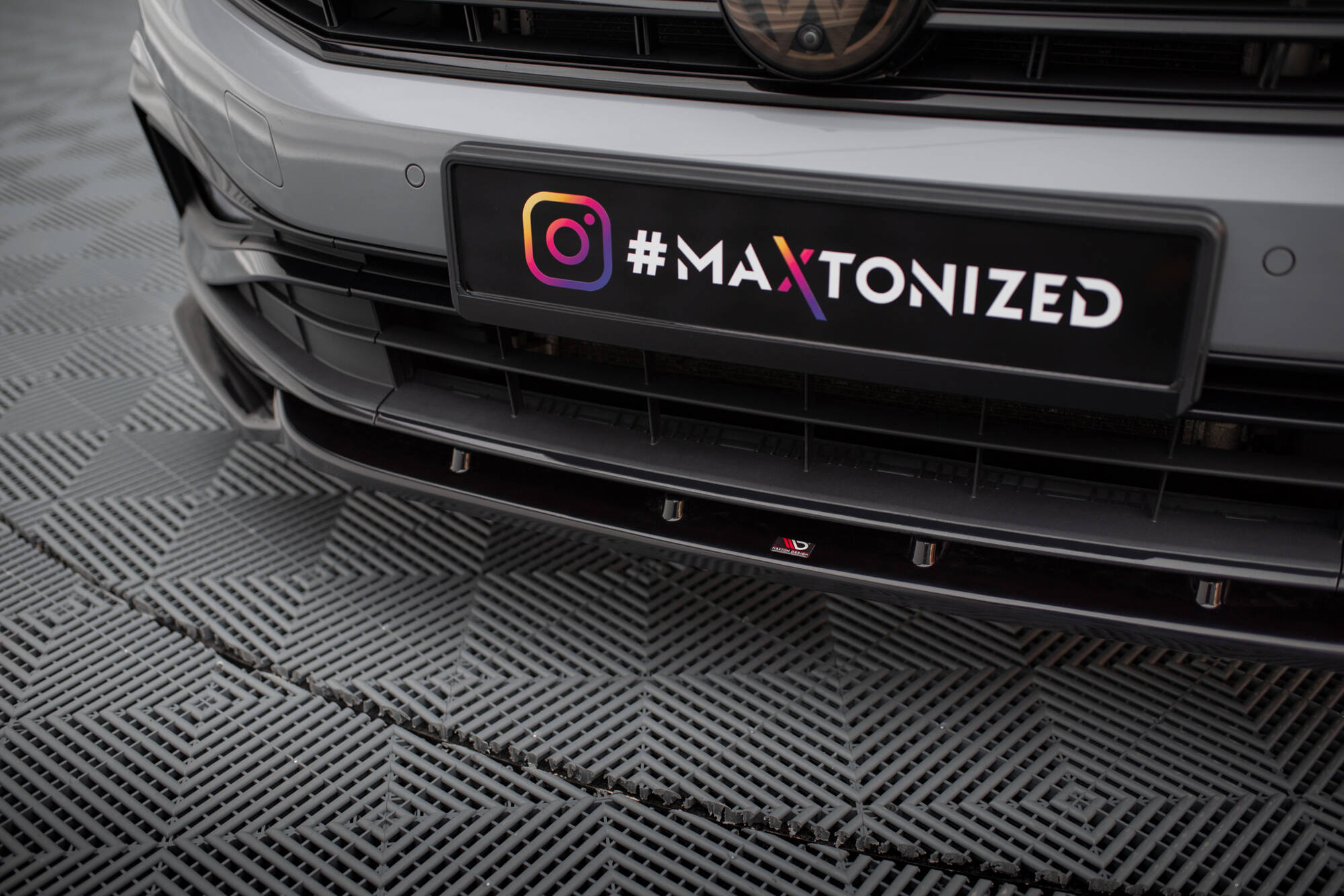 Frontspoiler VW Passat B8 R-Line facelift 2019 - 2023 | V.2 Glossy Black Edition