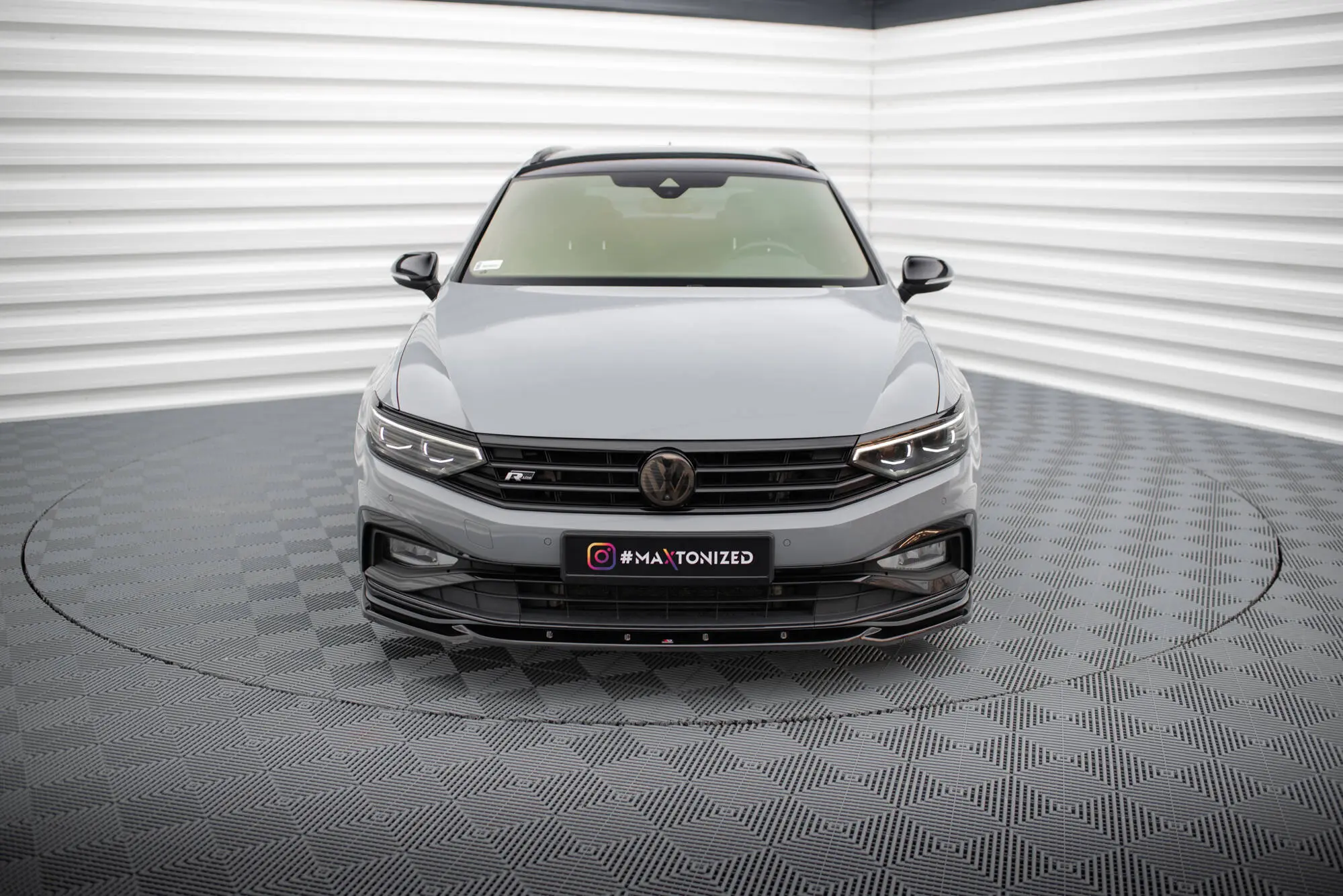 Frontspoiler VW Passat B8 R-Line facelift 2019 - 2023 | V.2 Glossy Black Edition – bilde 3