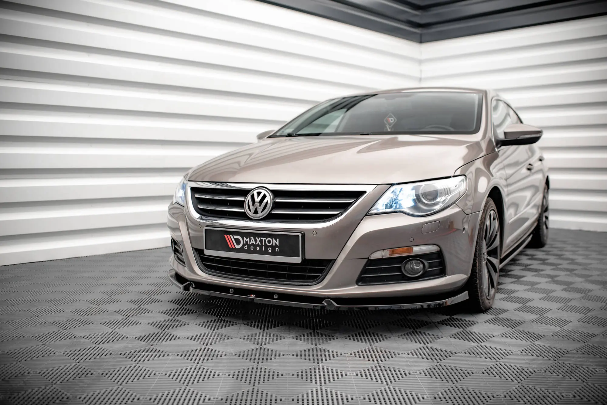 Frontspoiler VW Passat CC R-Line 2008-2012 | V.3 Glossy Black Edition – bilde 4
