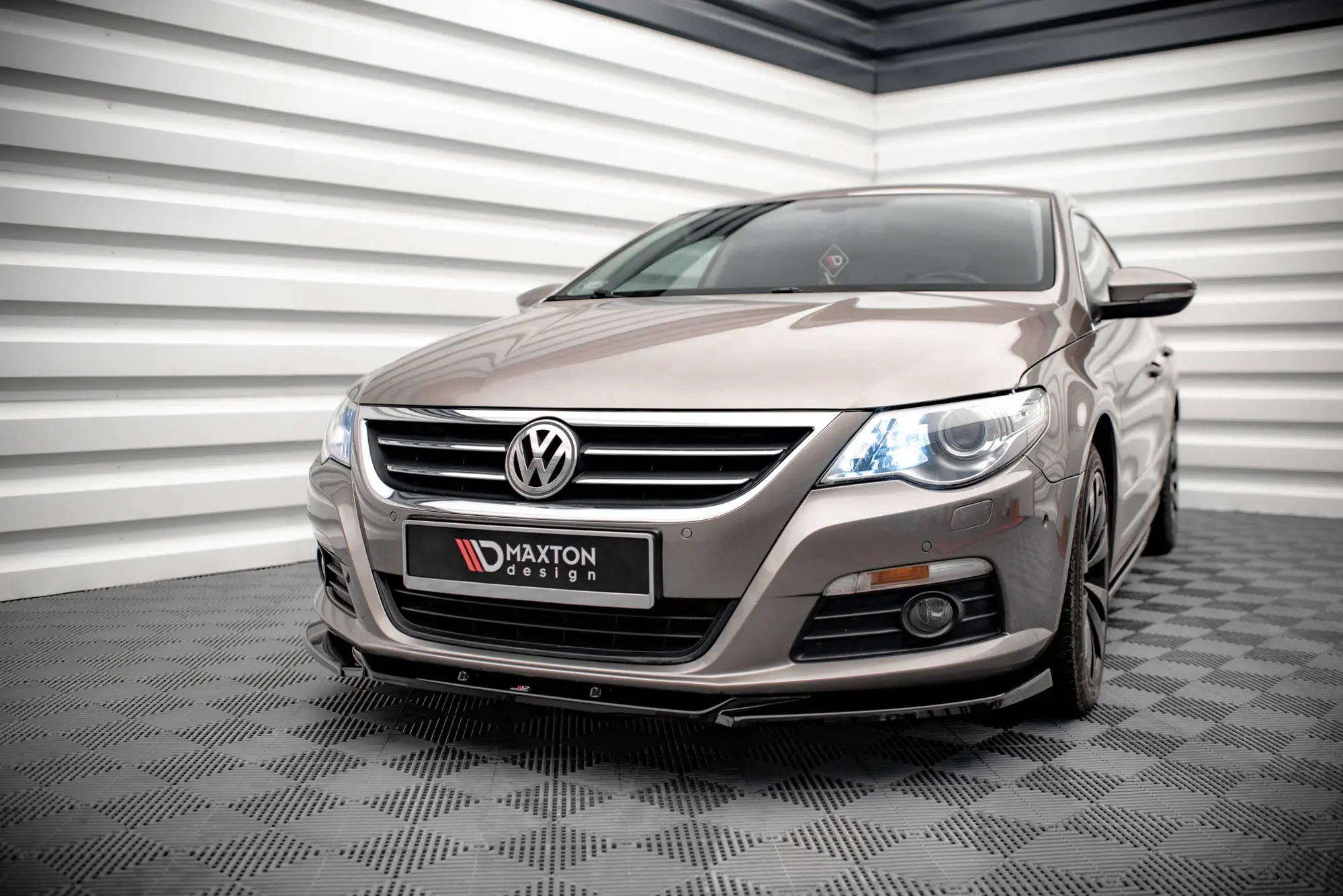 Frontspoiler VW Passat CC R-Line 2008-2012 | V.4 Glossy Black Edition – bilde 4