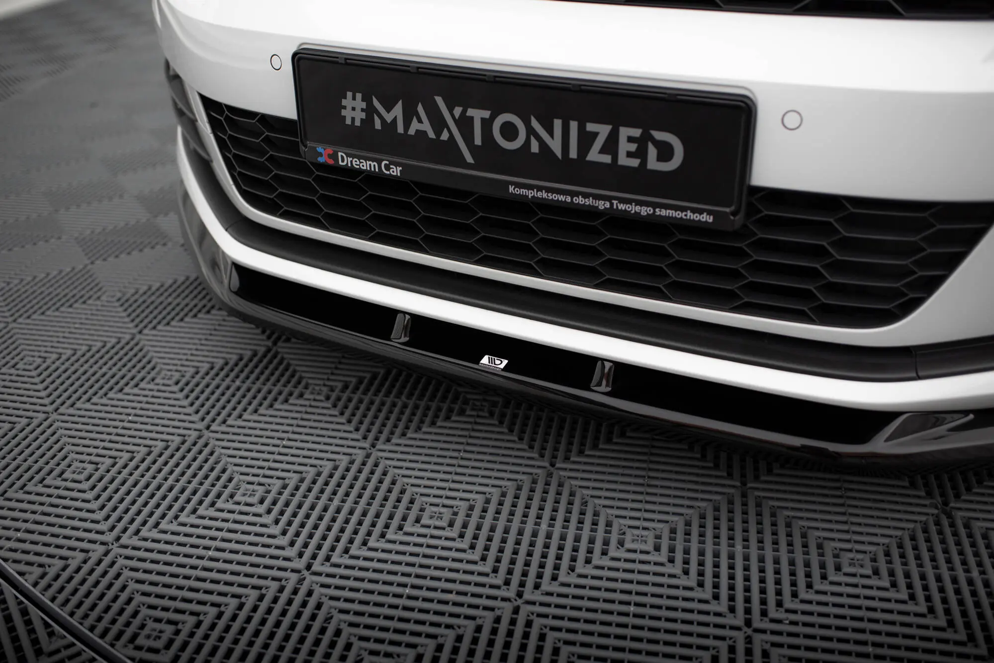 Frontspoiler VW Scirocco Mk3 facelift 2014 - 2017 | V.1 Glossy Black Edition