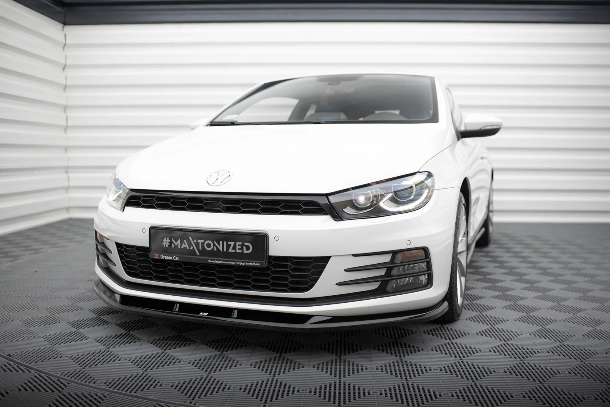 Frontspoiler VW Scirocco Mk3 facelift 2014 - 2017 | V.1 Glossy Black Edition – bilde 4