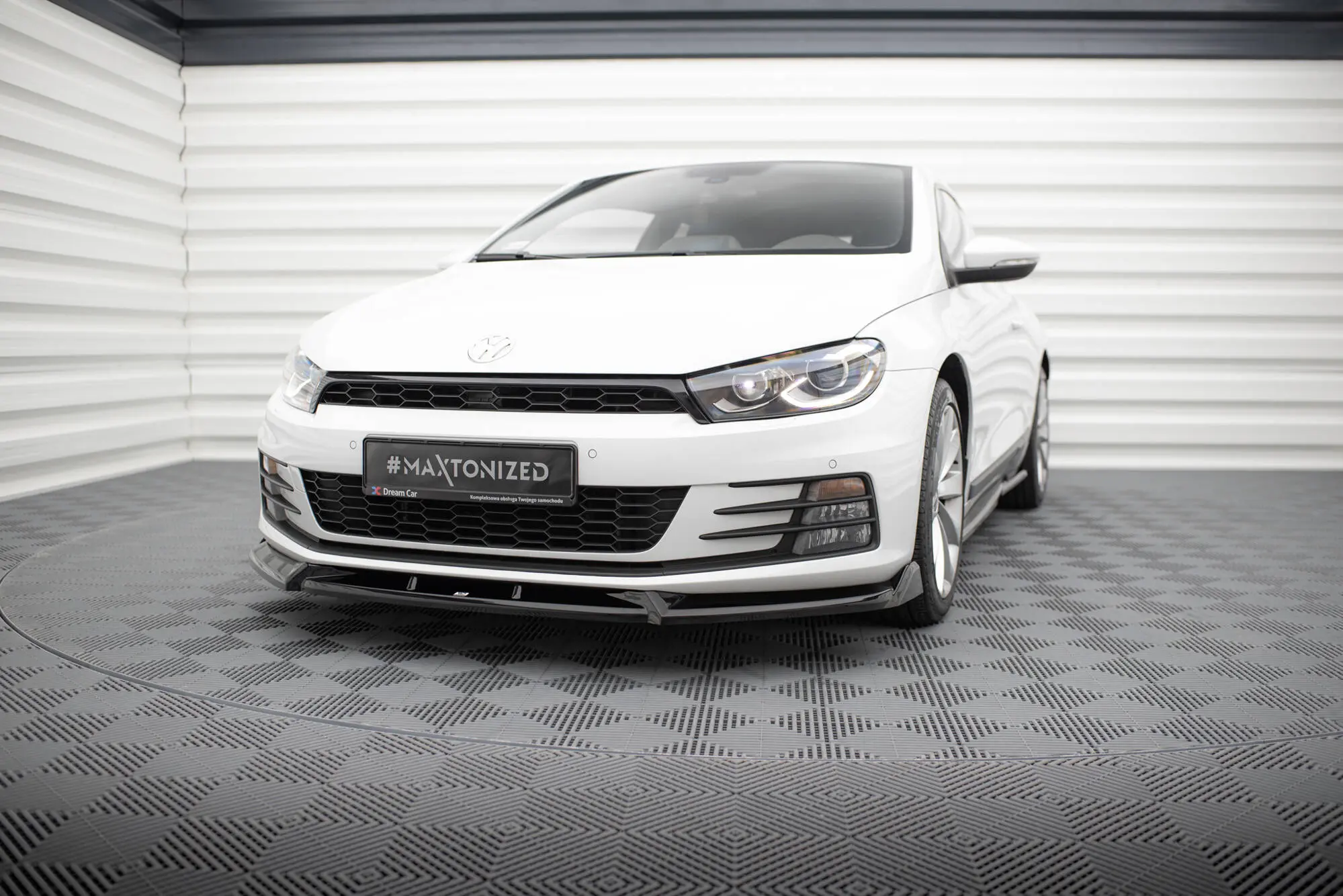 Frontspoiler VW Scirocco Mk3 facelift 2014 - 2017 | V.2 Glossy Black Edition – bilde 3