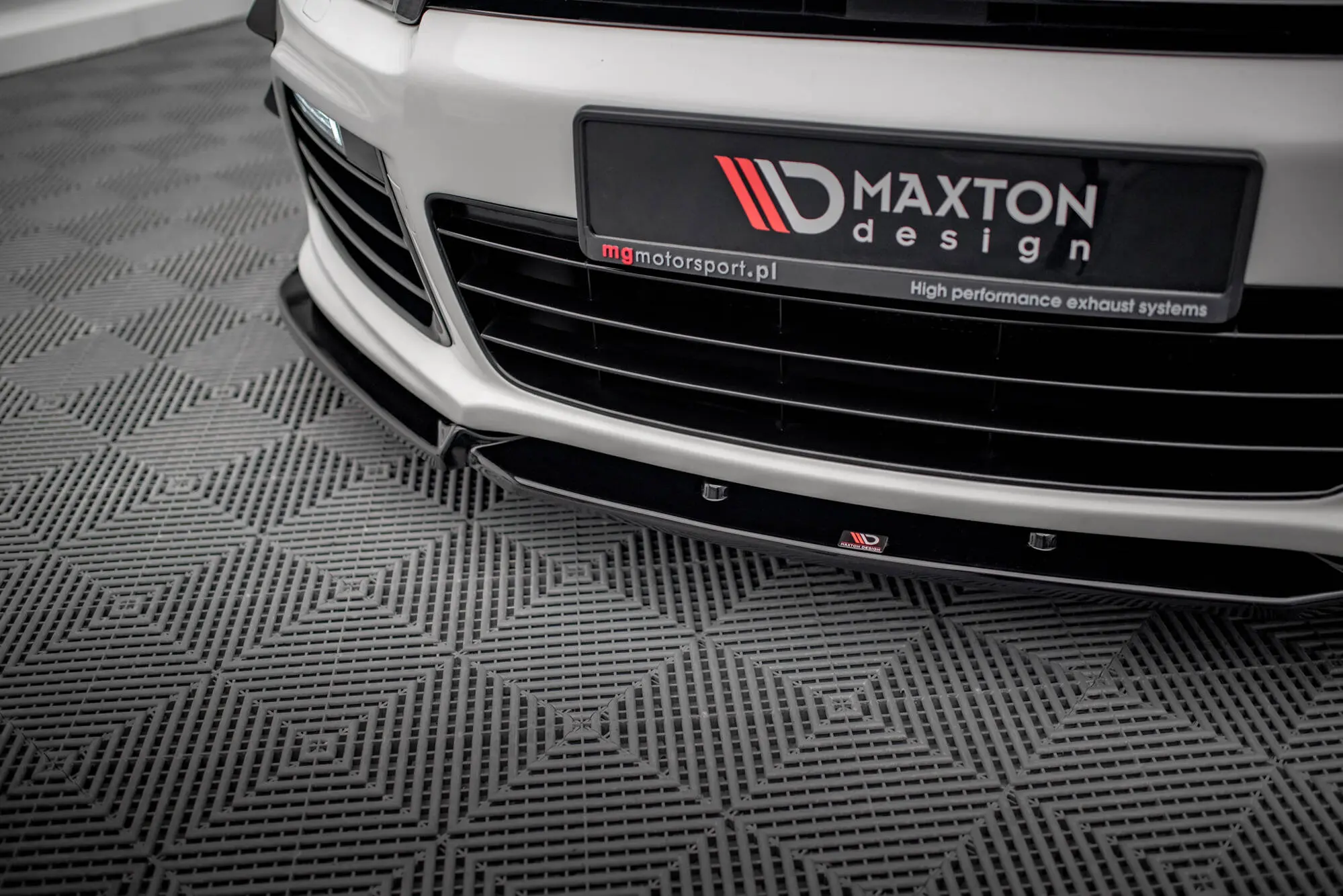 Frontspoiler VW Scirocco R mk3 2008 - 2014 | V.3 Glossy Black Edition