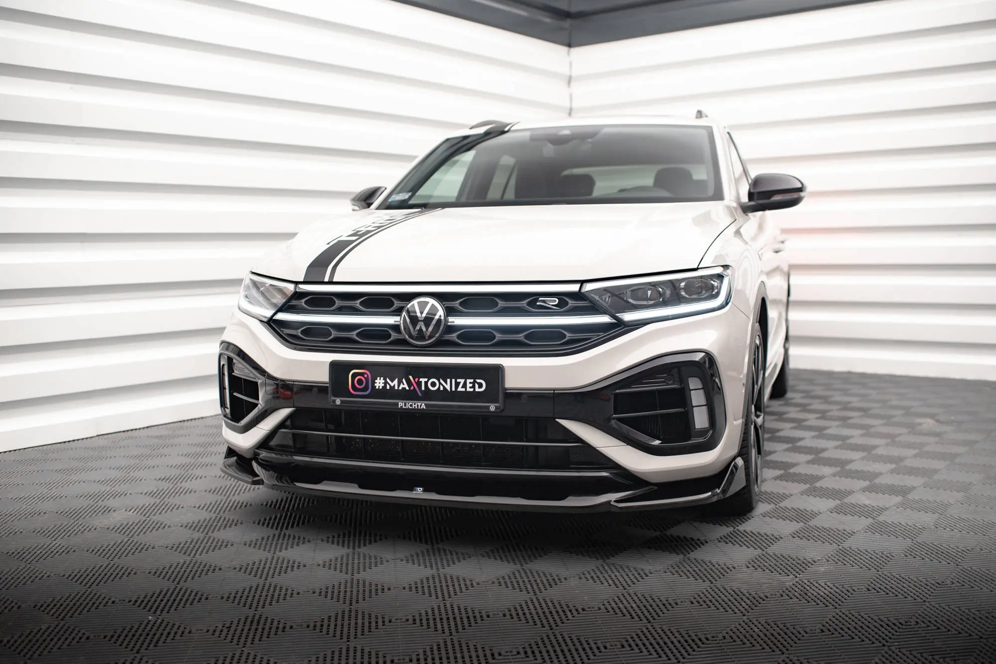 Frontspoiler VW T-Roc Facelift 2021 - 2025 | V.2 Glossy Black Edition – bilde 4