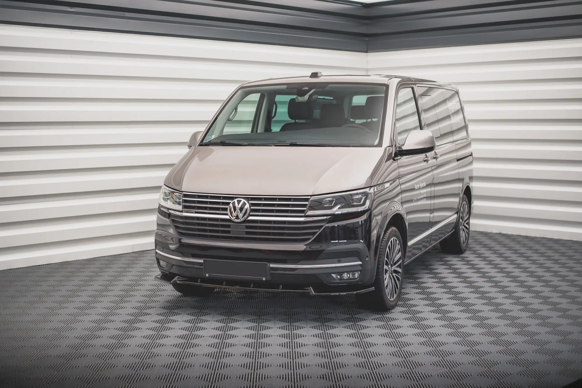 Frontspoiler VW T6.1 Facelift 2019 - 2023 | V.1 Glossy Black Edition – bilde 3