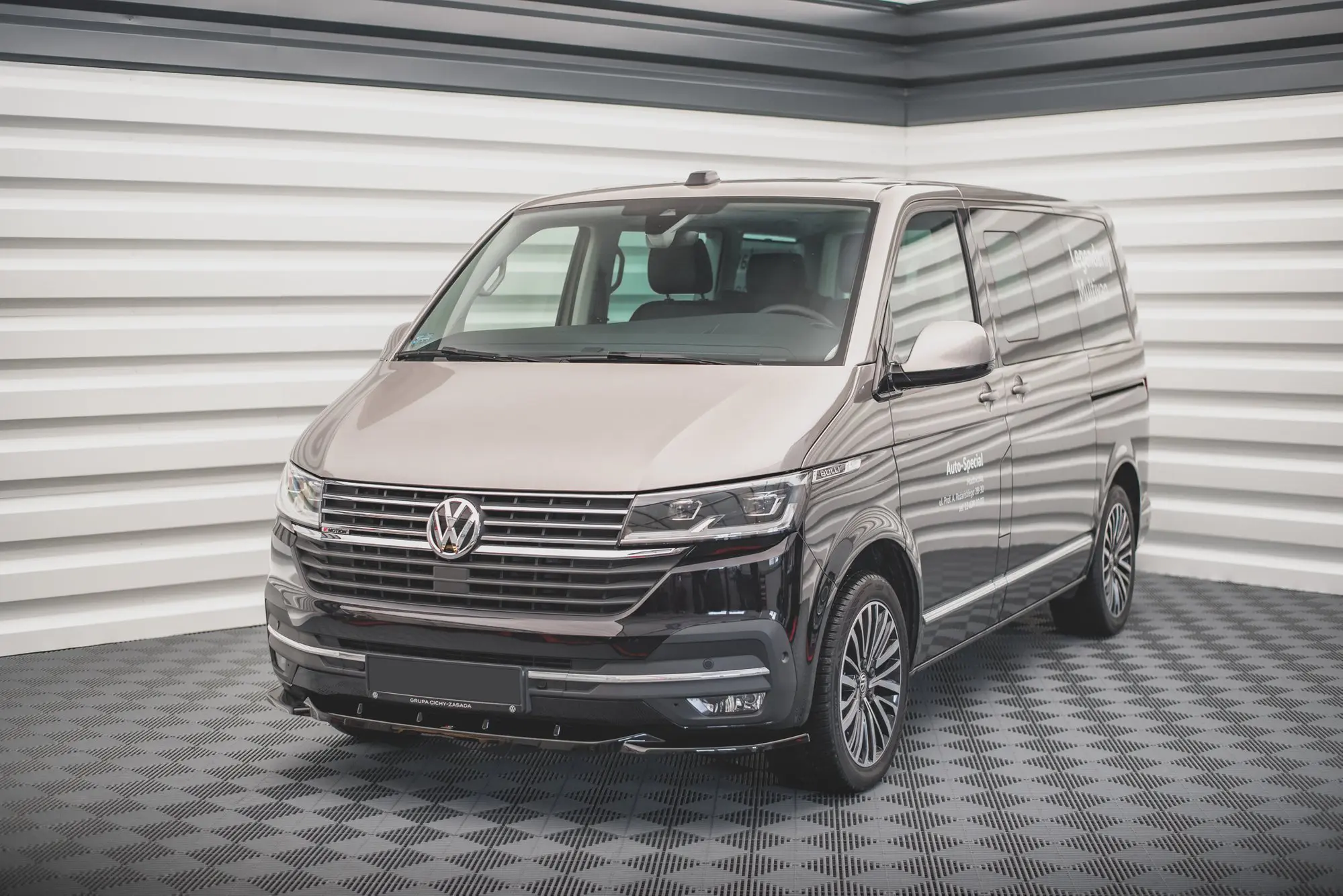 Frontspoiler VW T6.1 Facelift 2019 - 2023 | V.2 Glossy Black Edition – bilde 2