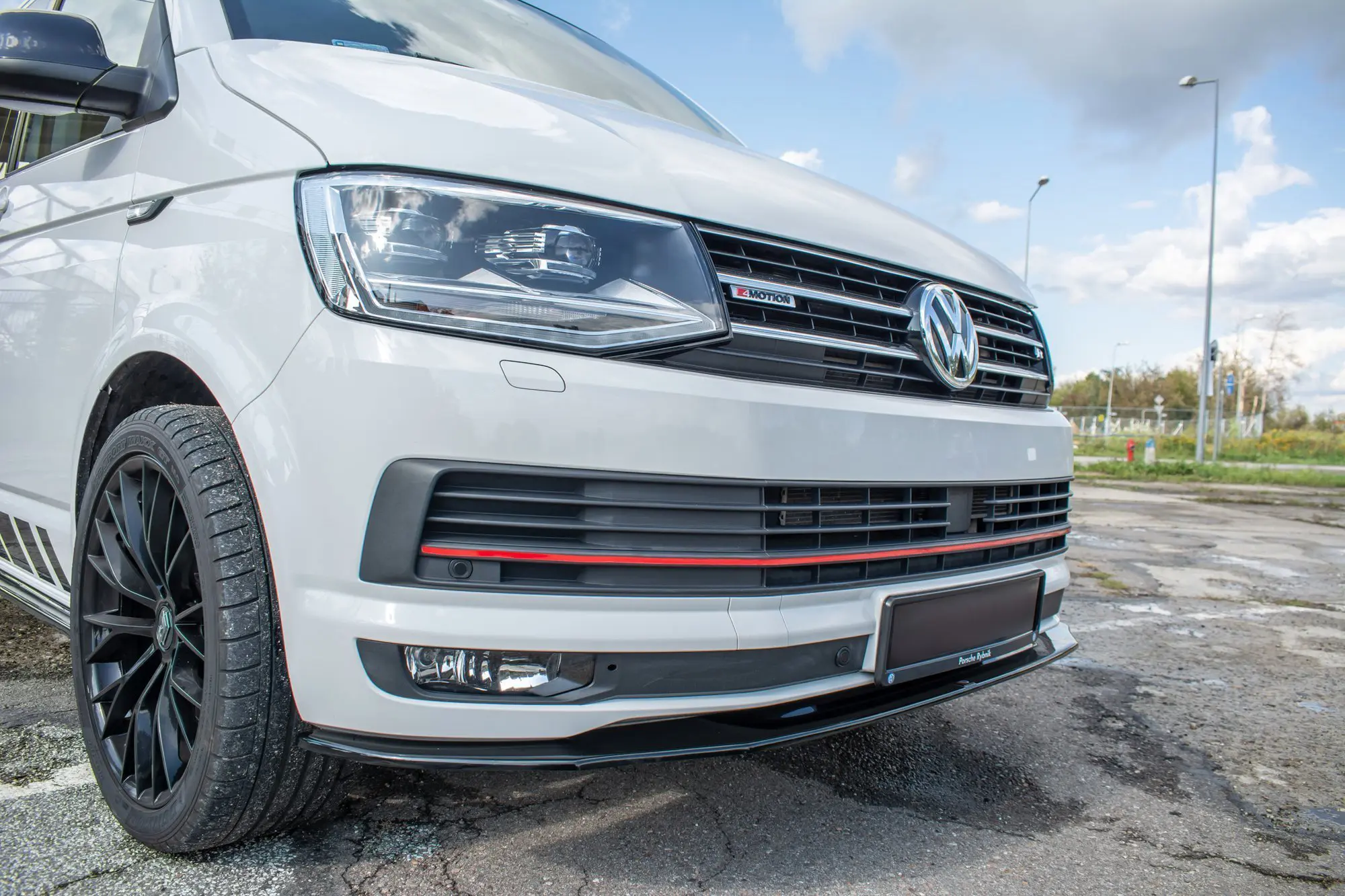 Frontspoiler VW T6 2015 - 2019 | V.2 Glossy Black Edition – bilde 2