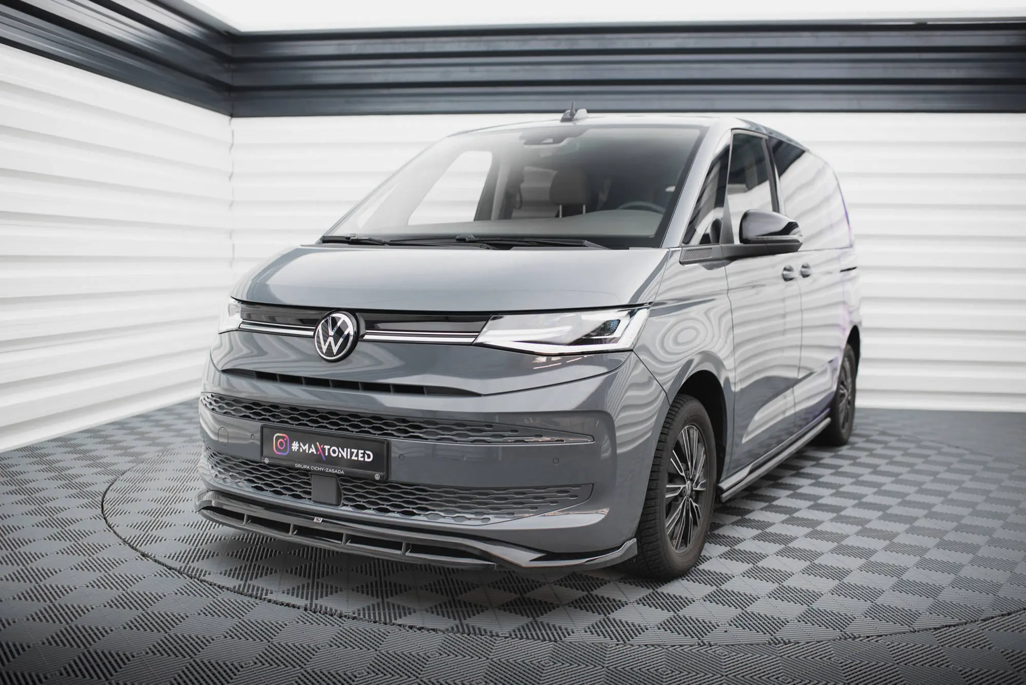Frontspoiler VW T7 Multivan 2021 - > | V.1 Glossy Black Edition – bilde 3