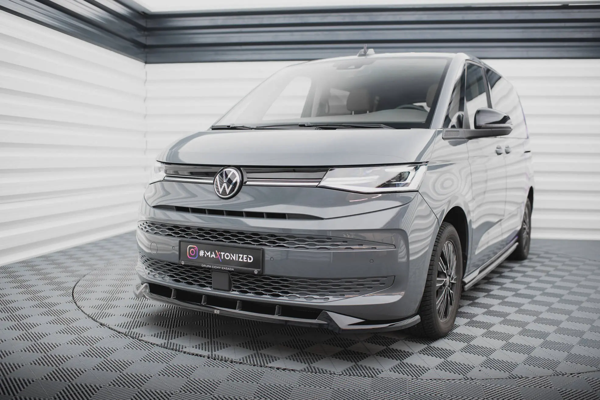 Frontspoiler VW T7 Multivan 2021 - > | V.2 Glossy Black Edition – bilde 2