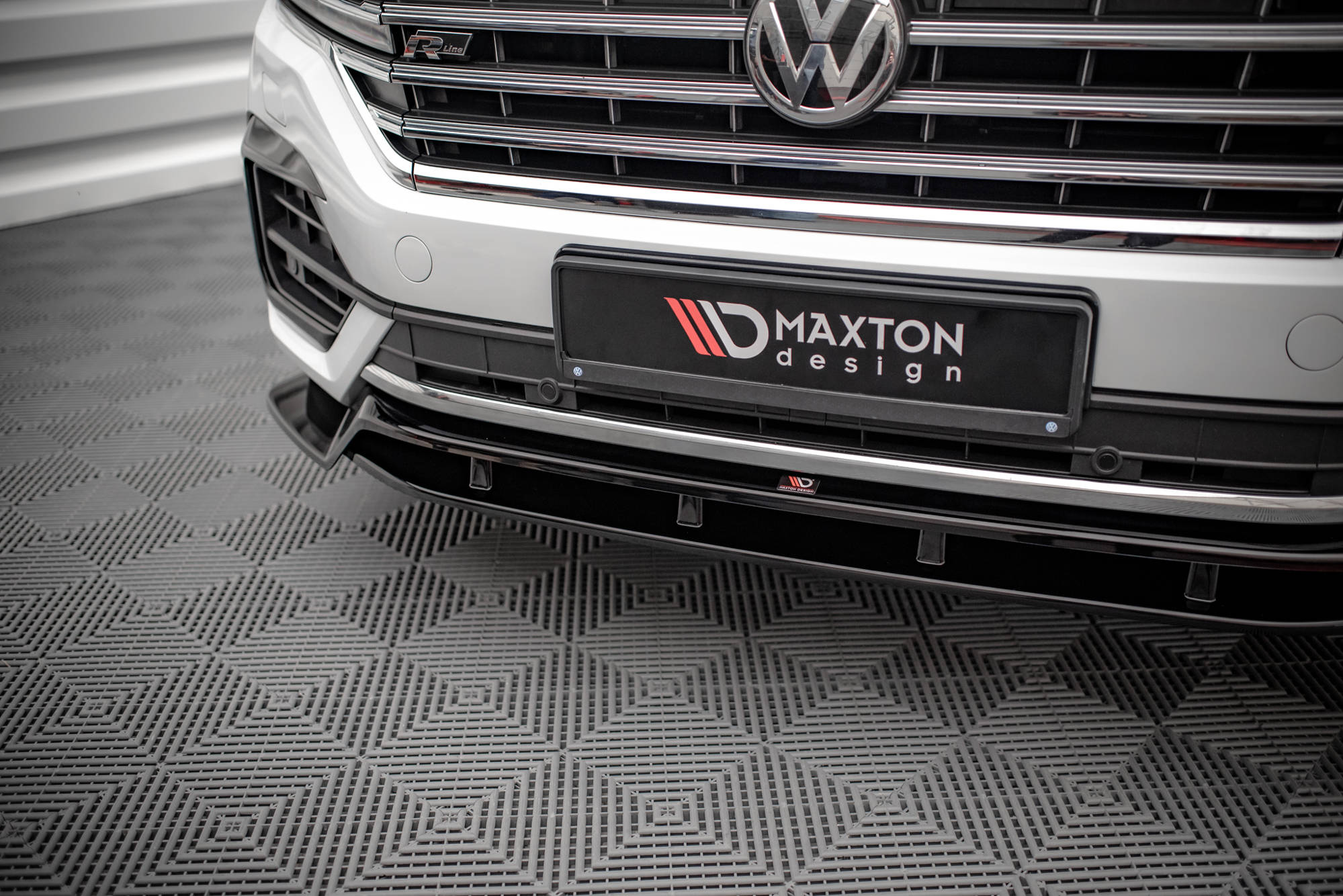 Frontspoiler VW Touareg CR R-Line 2018 - 2023  | Glossy Black Edition