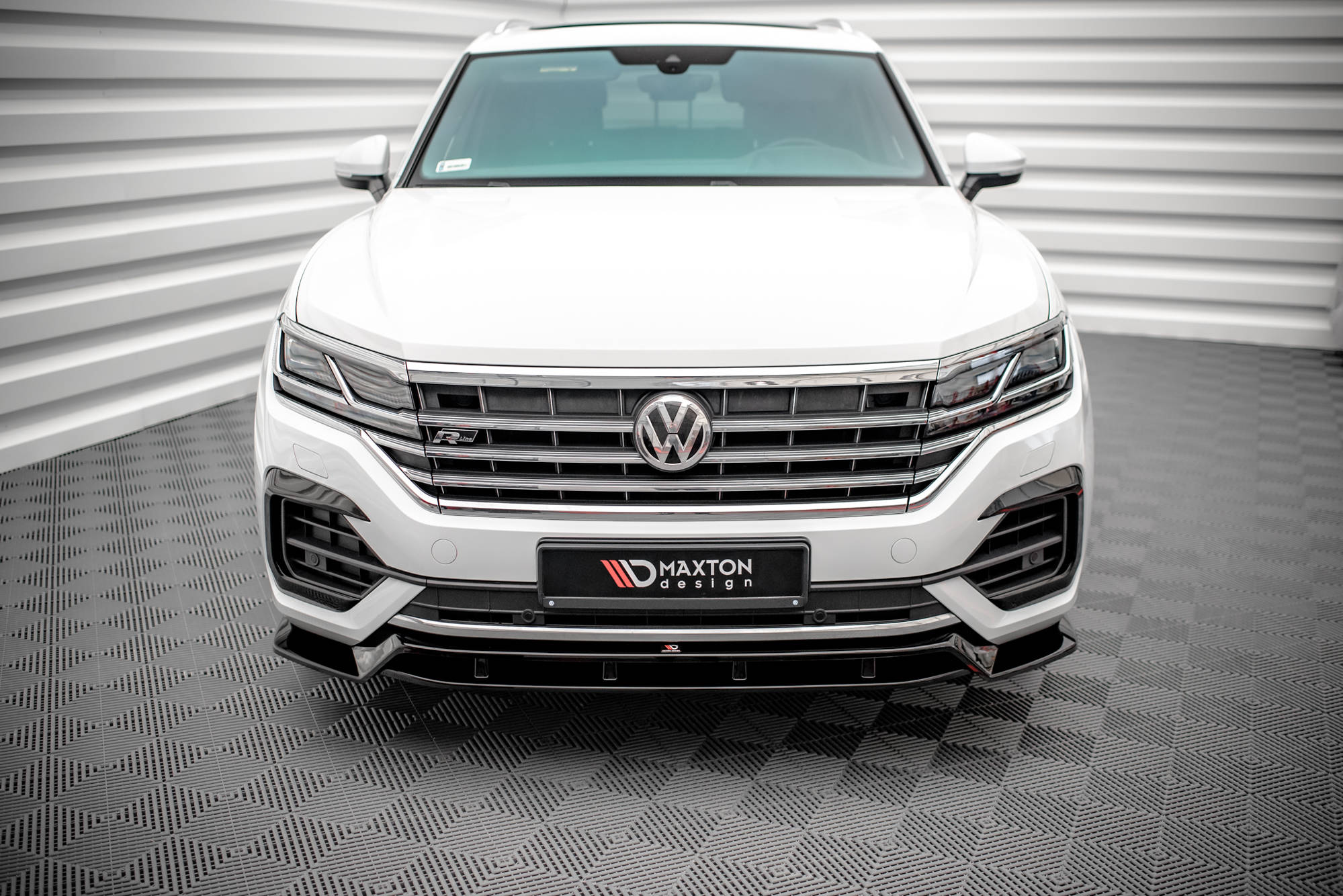 Frontspoiler VW Touareg CR R-Line 2018 - 2023  | Glossy Black Edition – bilde 2