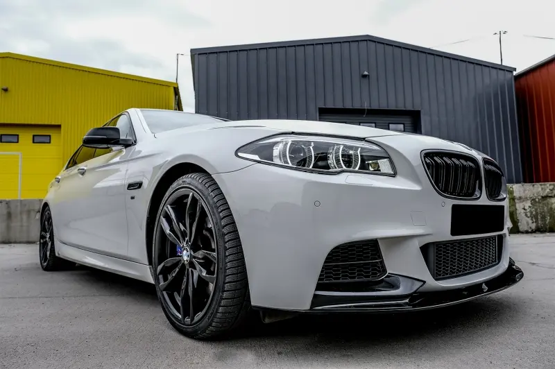 Grill BMW 5 (F10/F11) 2010 - 2017 | GLOSSY BLACK SPORT LOOK Image 1