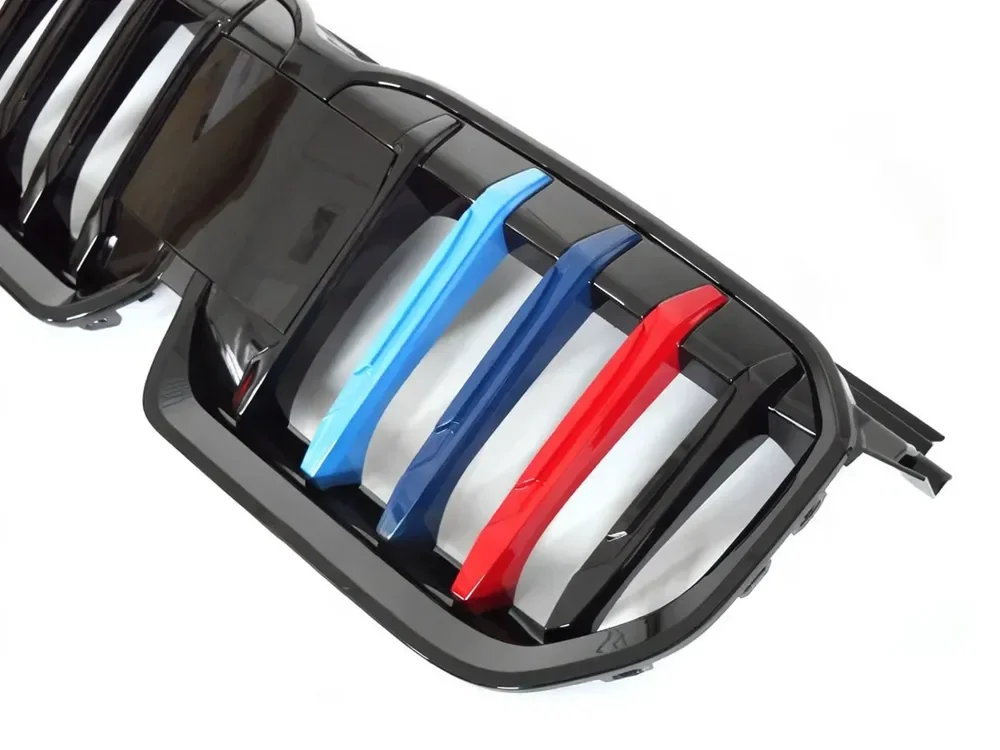 Grill BMW X1 (U11) 2022 → │ Sportsgrill M Performance-stil - svart høyglans tri-colour double bar – bilde 3