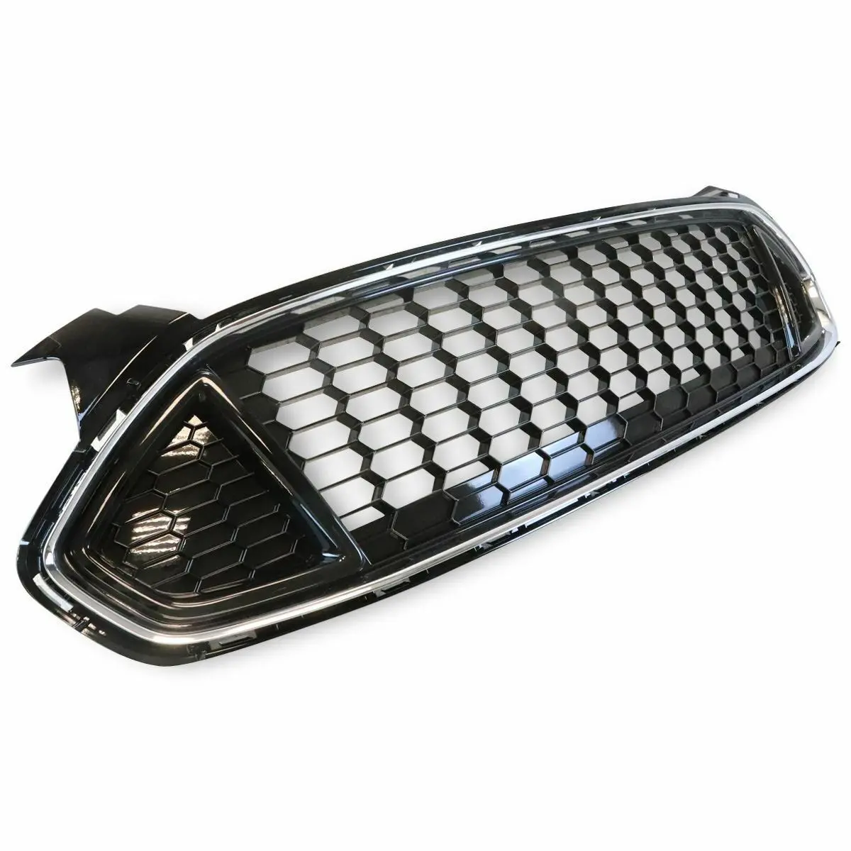 Grill Ebony Ford Mondeo V Pre-Facelift 2014 - 2019 Image 5