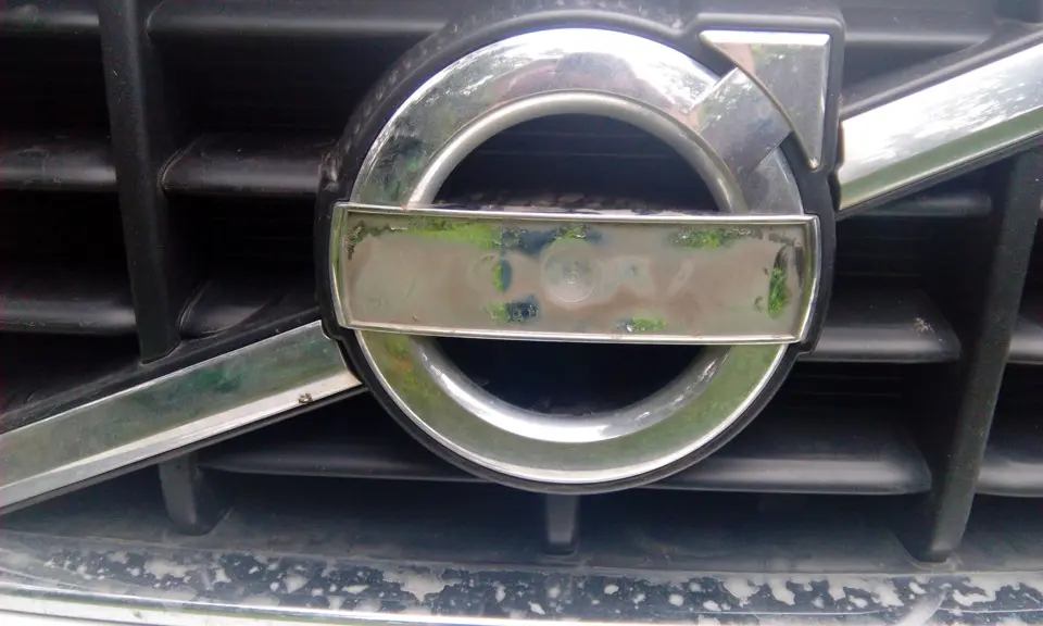 Grill emblem OEM Volvo S60 II V60 XC60 Cross Country - 135 mm Image 4