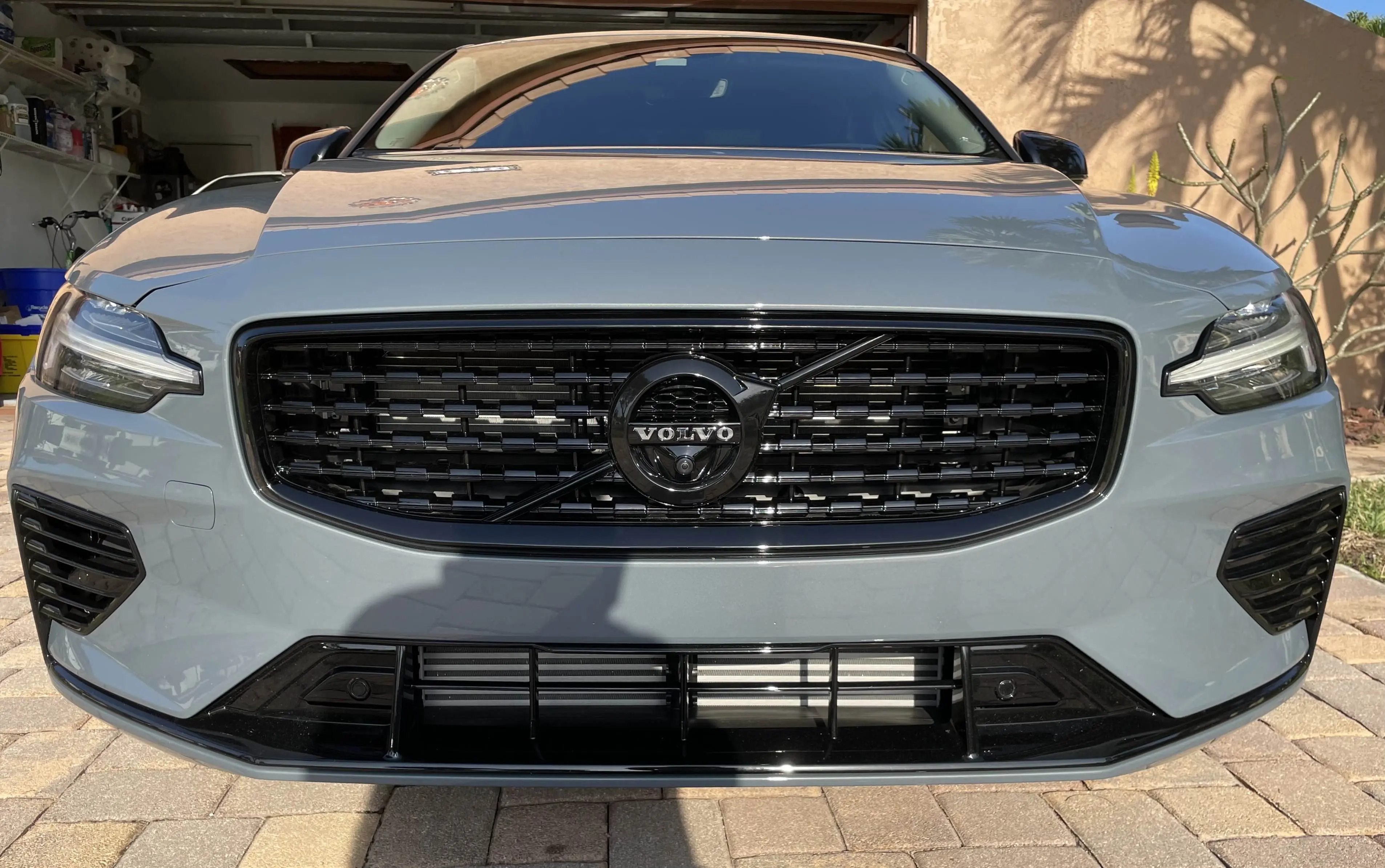 Grill Volvo S60 III / V60 III 2018 - 2024 | R-Design Black Edition -  for modeller uten frontkamera Image 1