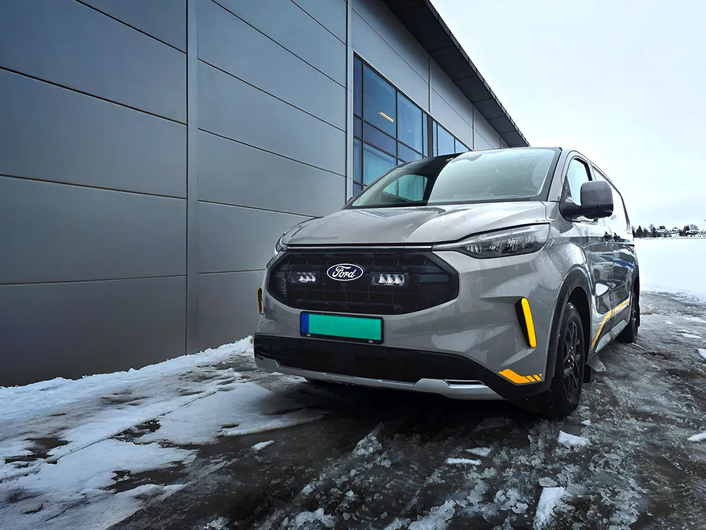 Grillkit Lazer │ Ford Transit Custom Trail 2024 -> - 5400 lumen - 52 W - komplett sett - ECE-godkjent - 2 stk Triple-R 750