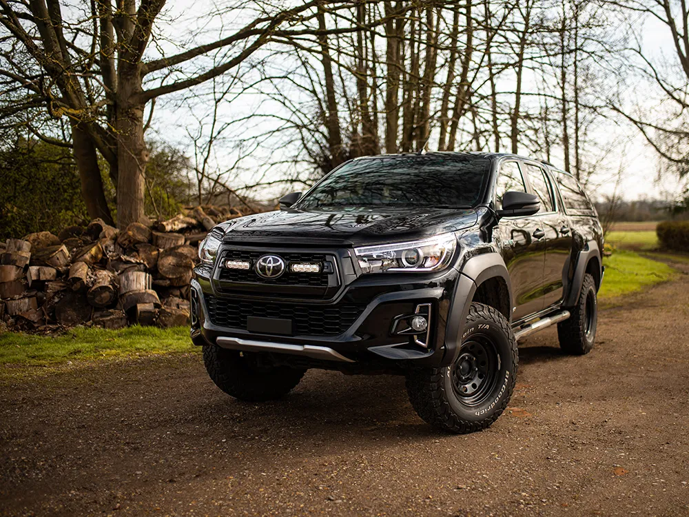 Grillkit Lazer │ Toyota Hilux Invincible-X 2017-2020 - 4136 lumen - 47 W - komplett sett - Godkjent fjernlys ECE R112