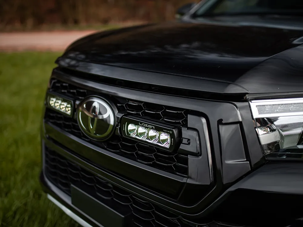 Grillkit Lazer │ Toyota Hilux Invincible-X 2017-2020 - 4136 lumen - 47 W - komplett sett - Godkjent fjernlys ECE R112 – bilde 3