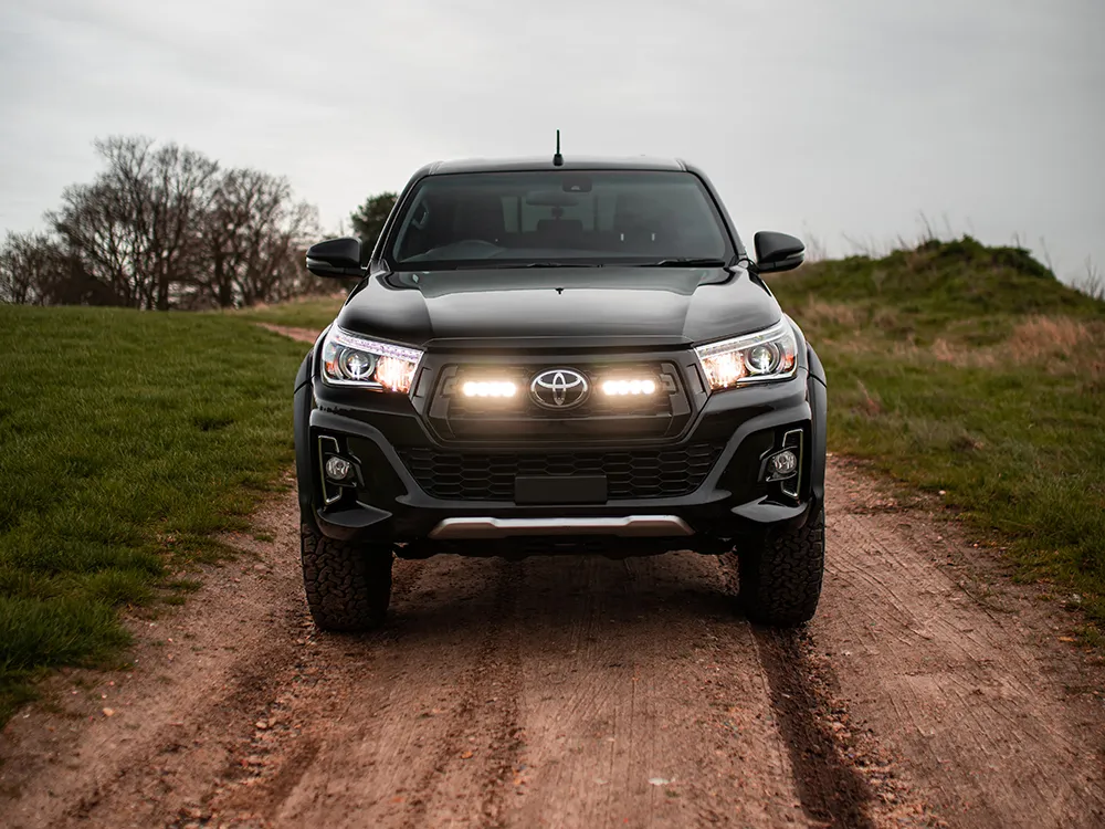 Grillkit Lazer │ Toyota Hilux Invincible-X 2017-2020 - 4136 lumen - 47 W - komplett sett - Godkjent fjernlys ECE R112 – bilde 7