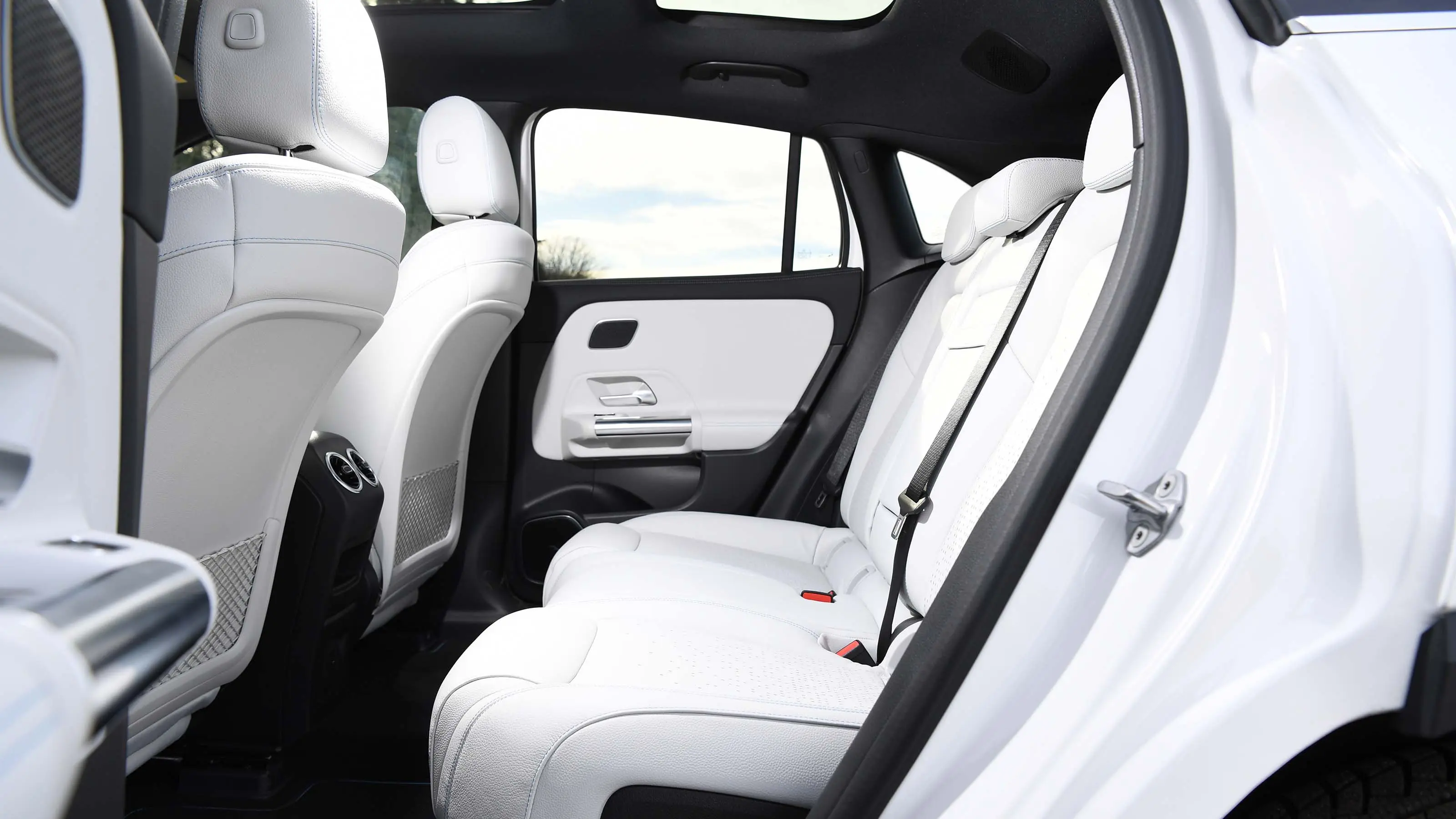 Gulvmatter bak Mercedes-Benz EQA (H243) 2021-> – bilde 4