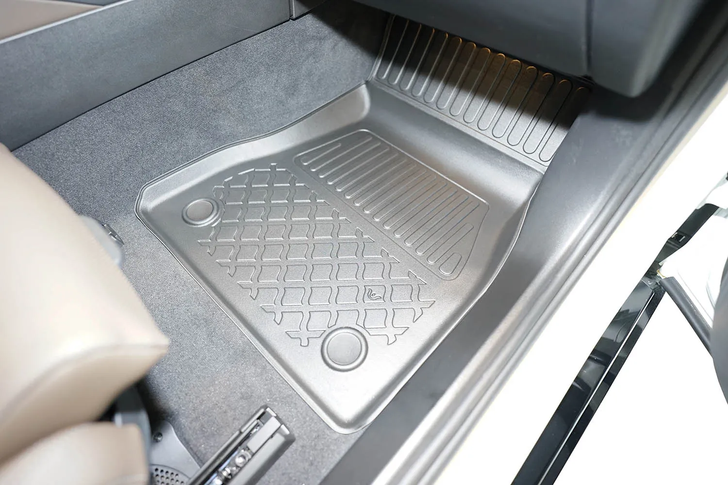 Gulvmatter foran BMW 5 (G60) / i5 (G60E) 2023 -> – bilde 2
