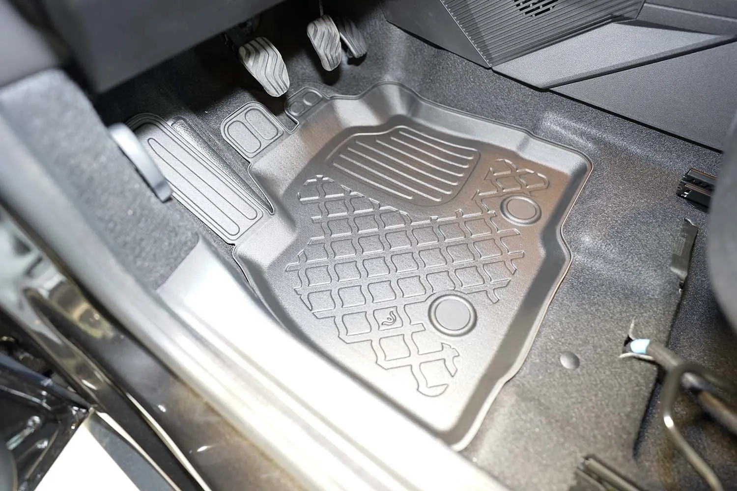 Gulvmatter foran Dacia Duster III 2024 -> │ mHEV