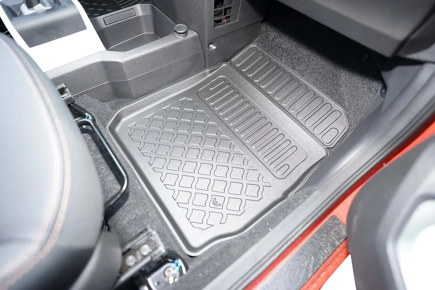 Gulvmatter foran Dacia Spring (BBG) 2024 -> │ Elektrisk – bilde 2
