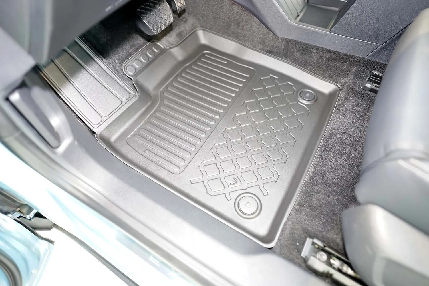 Gulvmatter foran Ford Explorer EV 2023 -> / Ford Capri EV 2024 -> │ Elektrisk