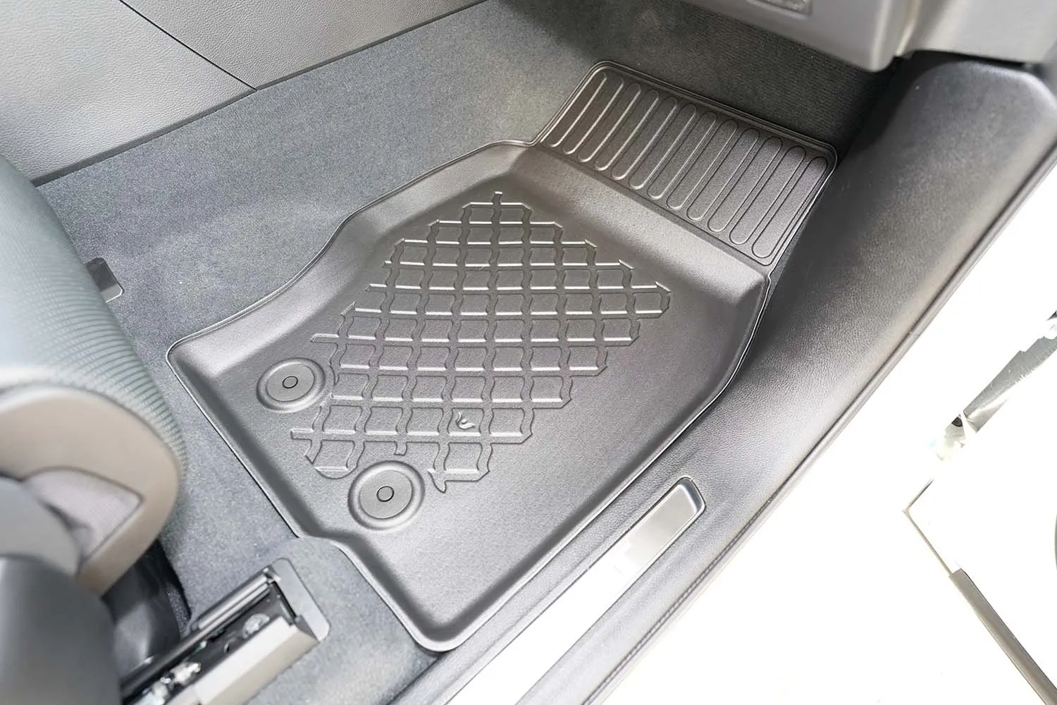 Gulvmatter foran Jeep Grand Cherokee V (WL) 2022 -> │ 4xe Plug-in Hybrid – bilde 2