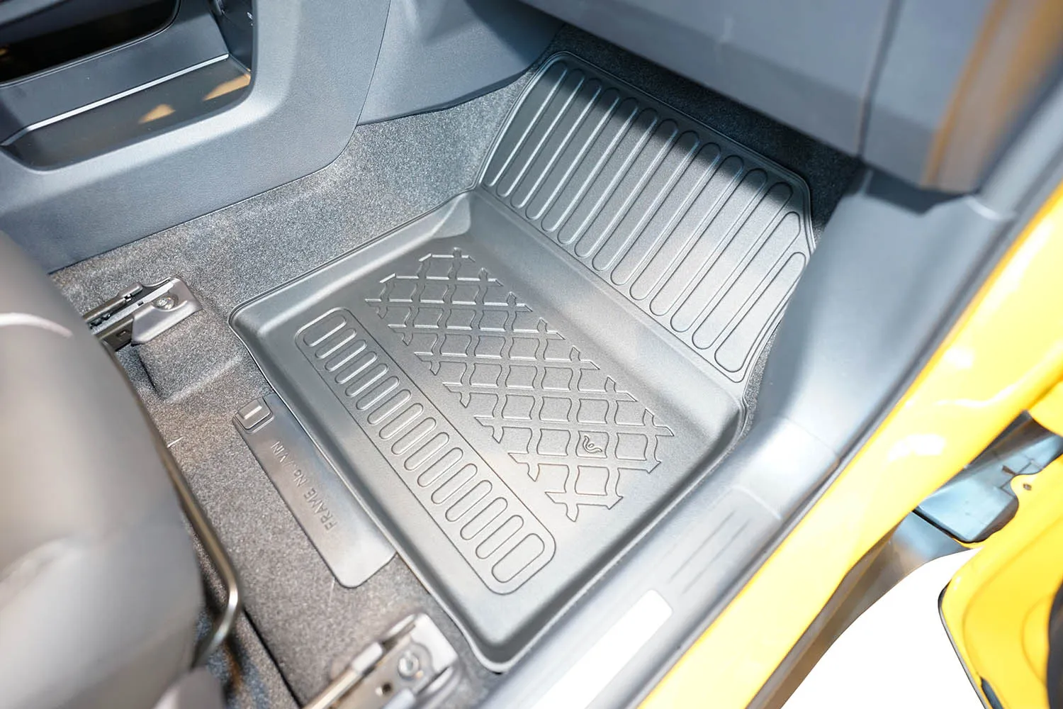 Gulvmatter foran Lexus LBX 2024 -> │ Hybrid – bilde 2